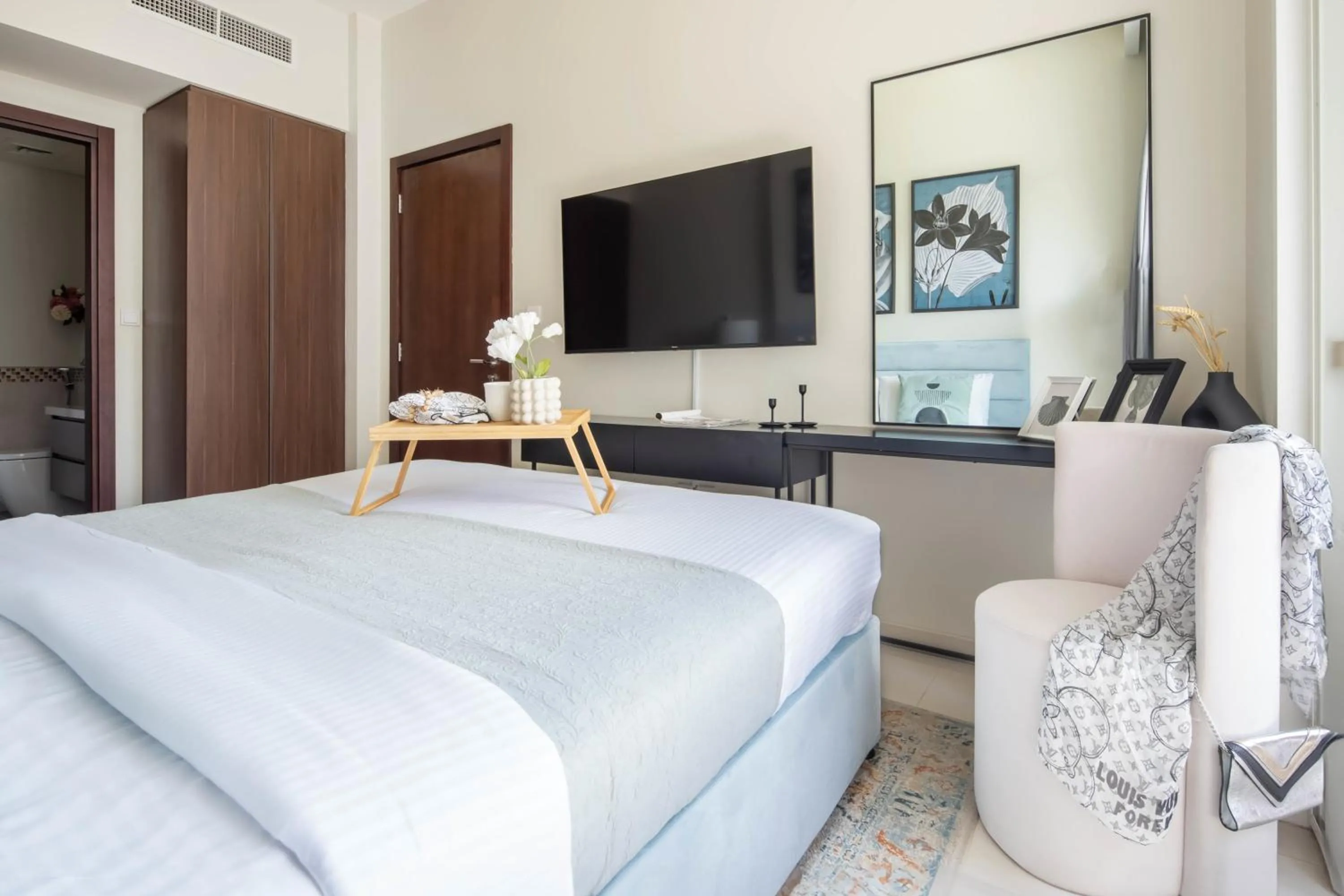 Bed in Frank Porter - Vera Residence