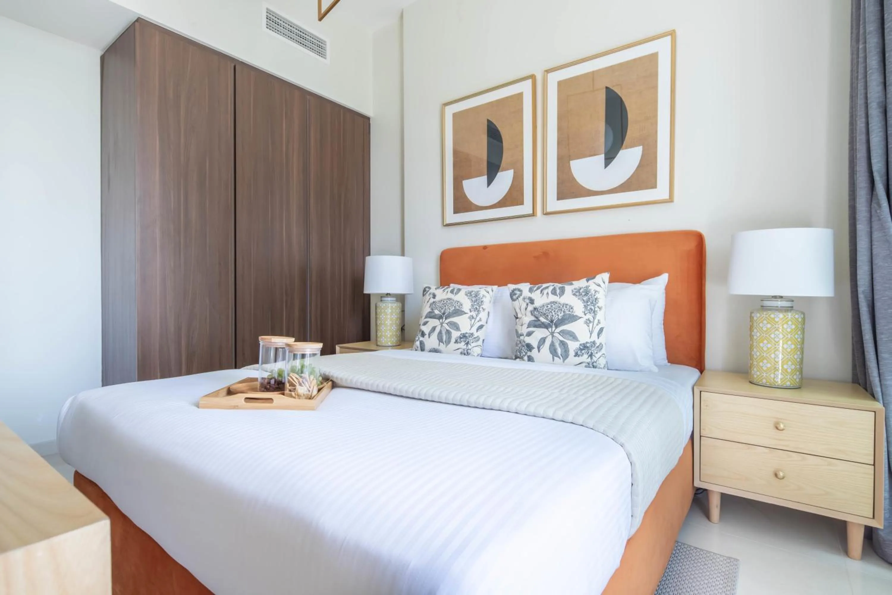 Bed in Frank Porter - Vera Residence