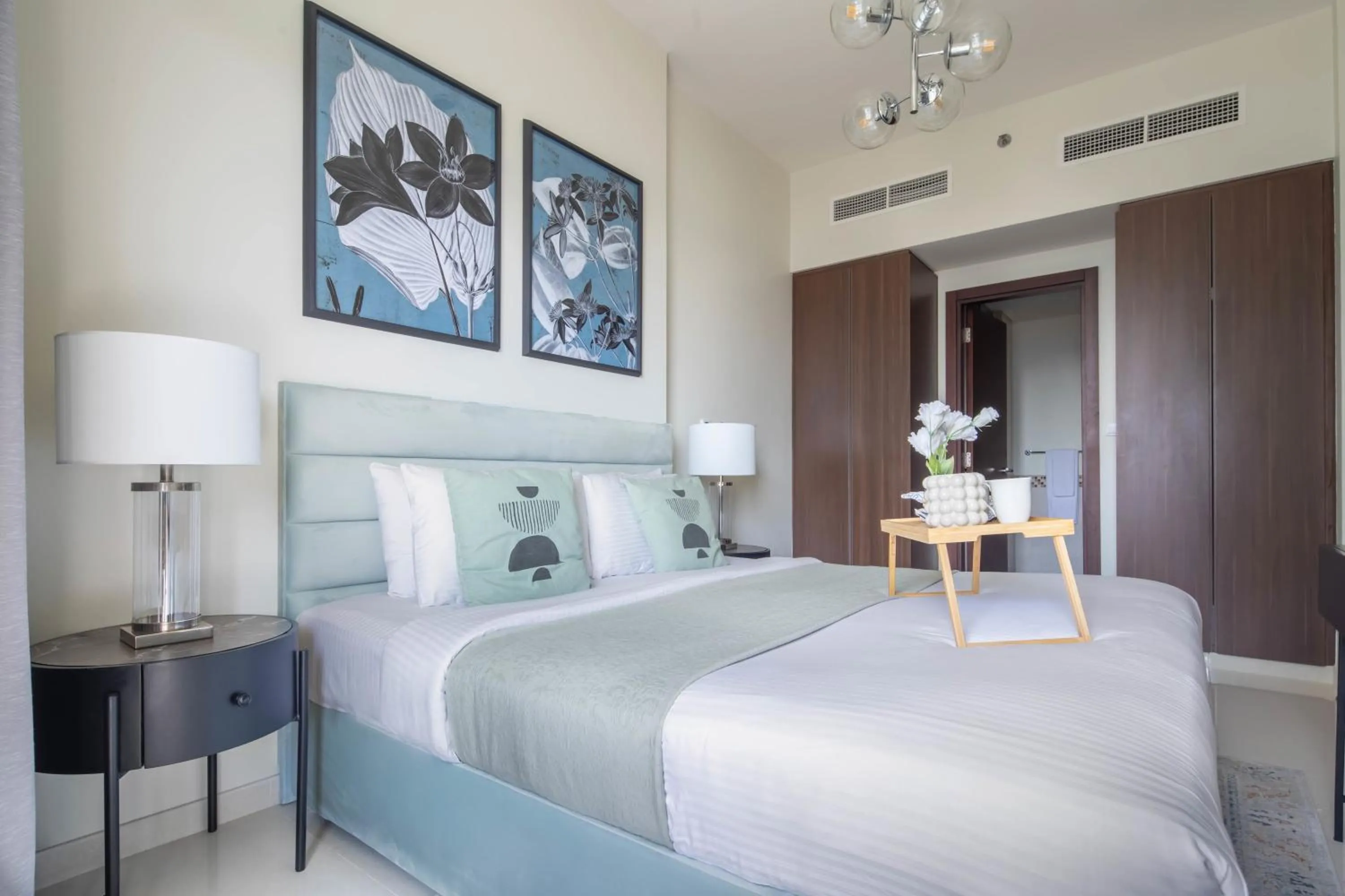 Bed in Frank Porter - Vera Residence