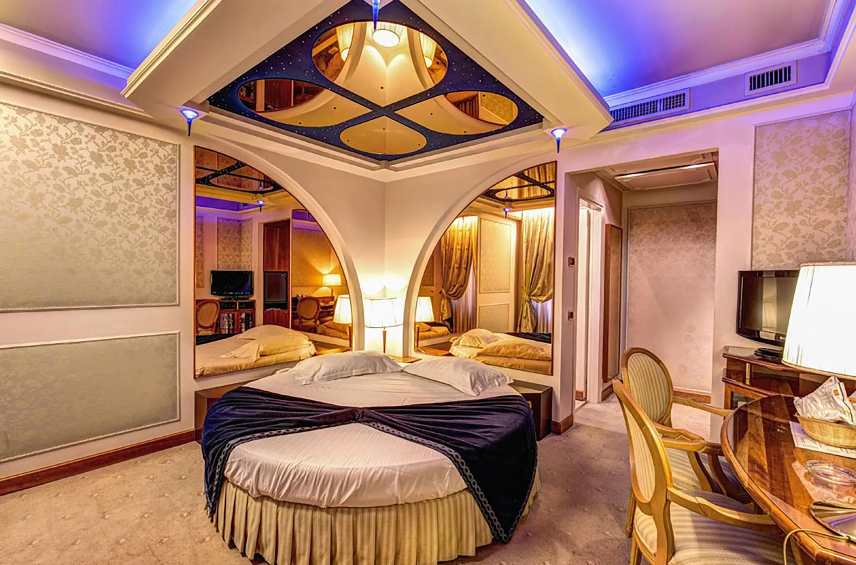 Photo of the whole room, Bed in Dreamhotel