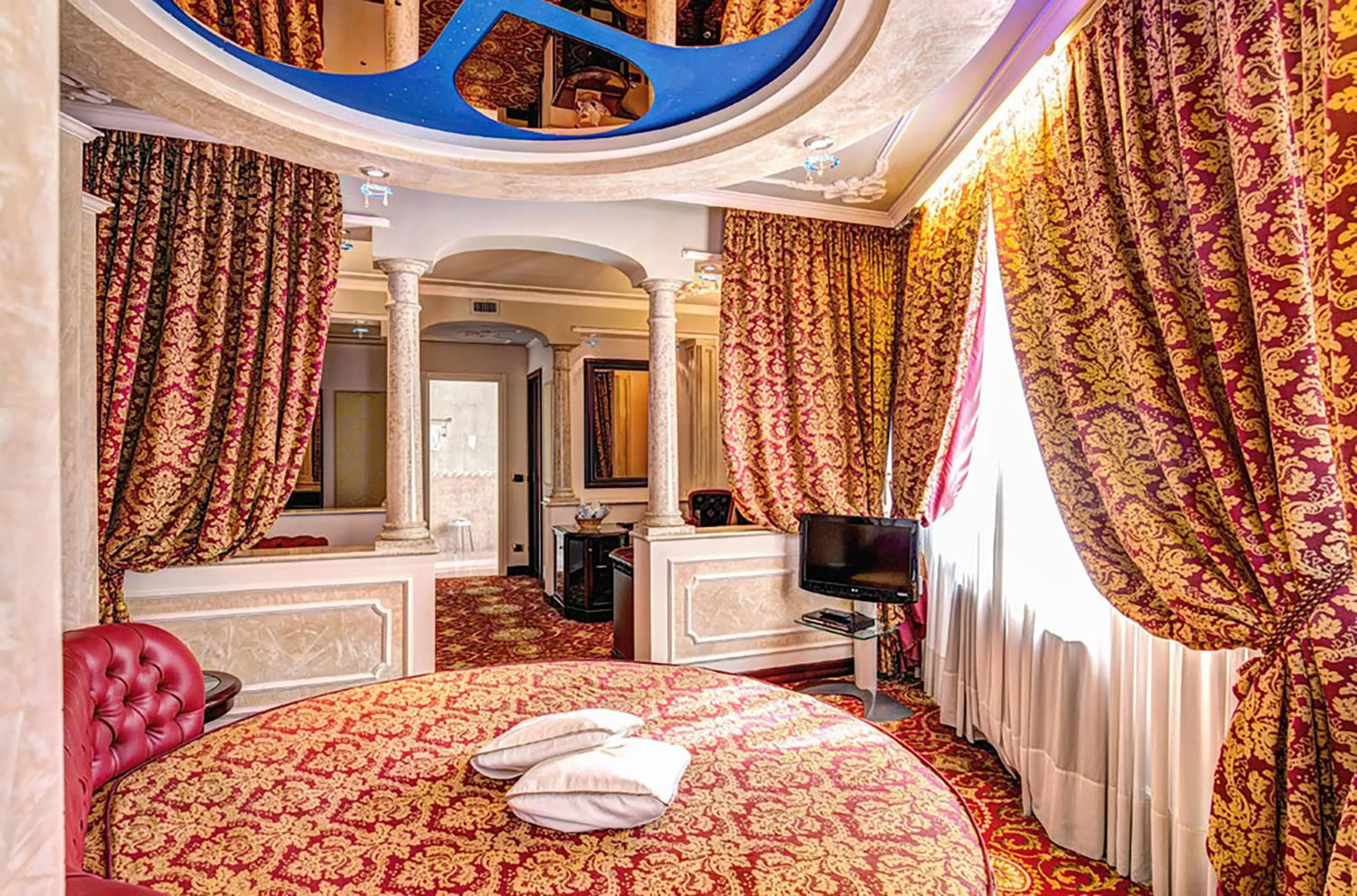 Photo of the whole room, Bed in Dreamhotel