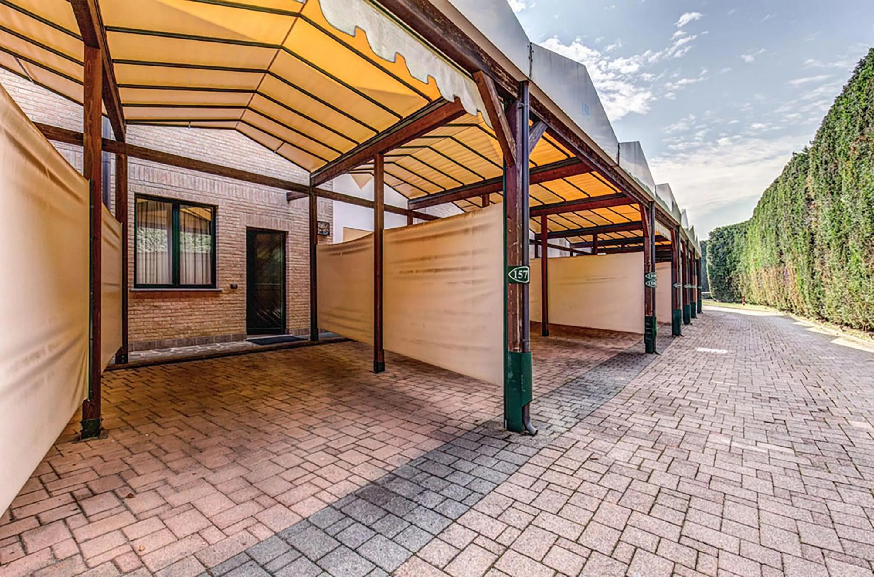 Parking in Dreamhotel