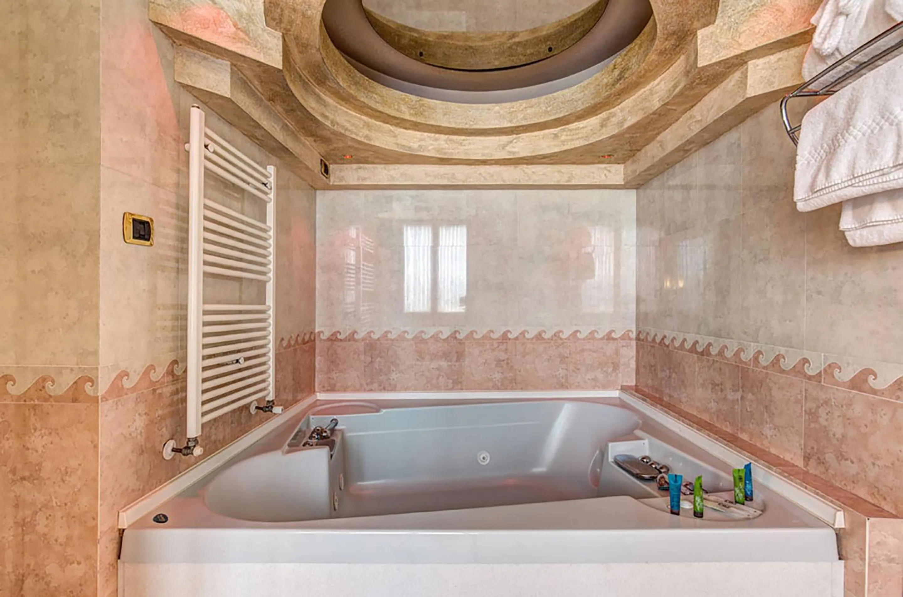 Hot Tub in Dreamhotel