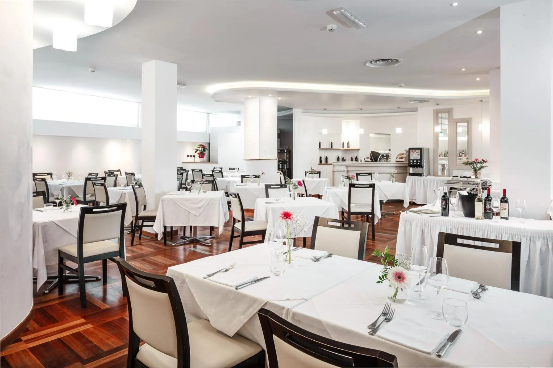 Restaurant/places to eat in Hotel Carlo Felice Sassari