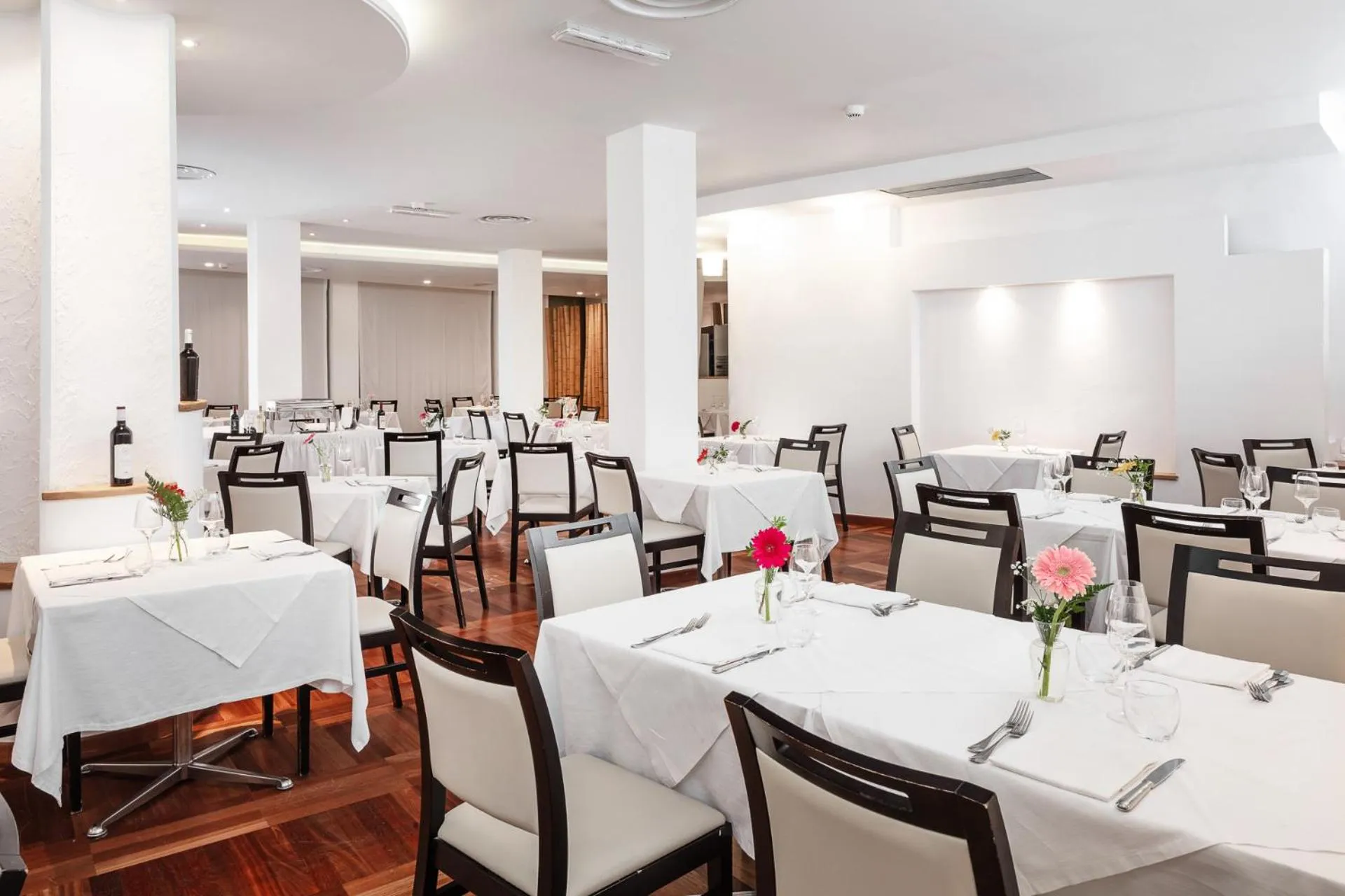 Restaurant/places to eat in Hotel Carlo Felice Sassari