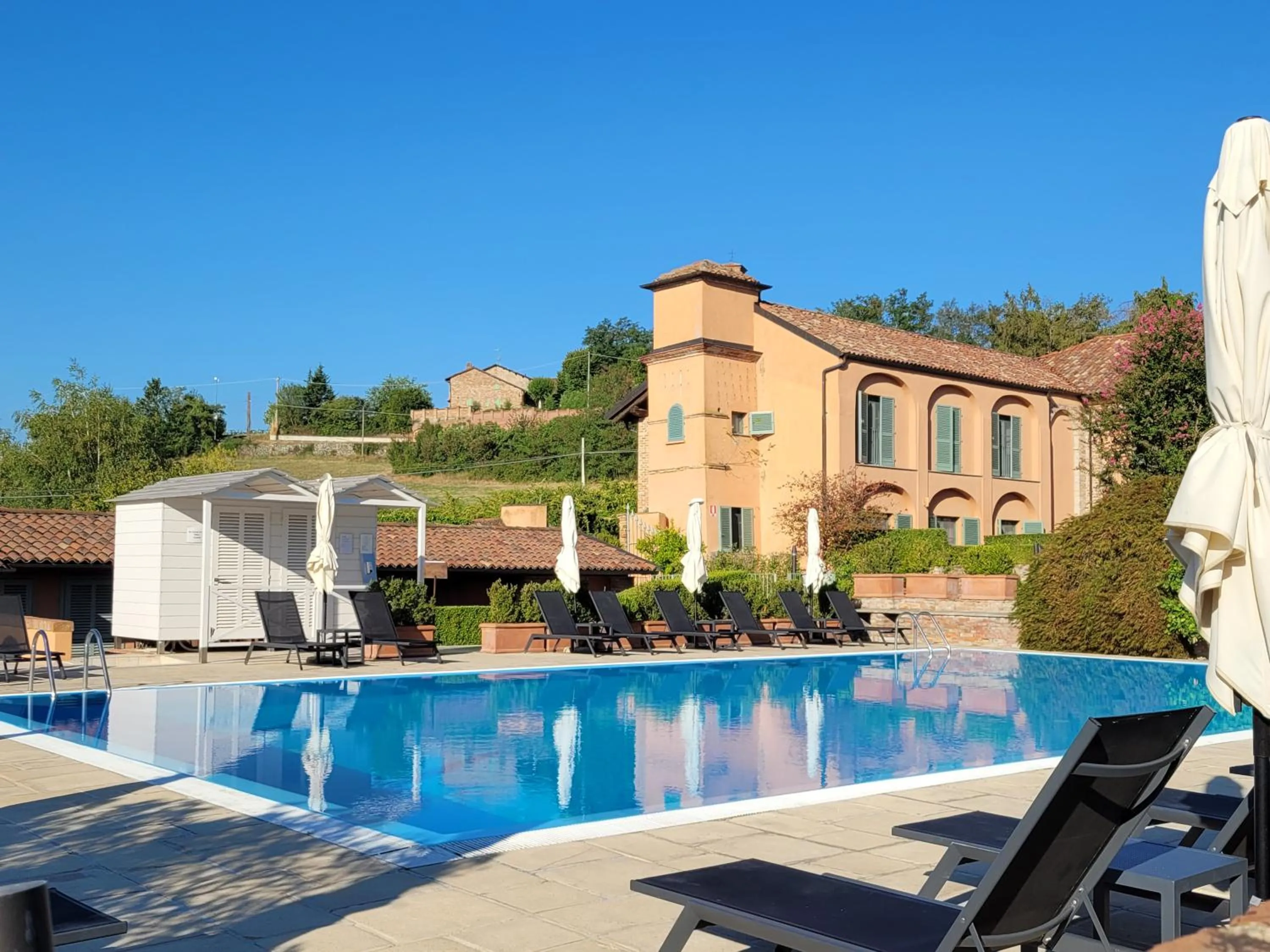 Swimming pool in Relais Sant'Uffizio Wellness & Spa