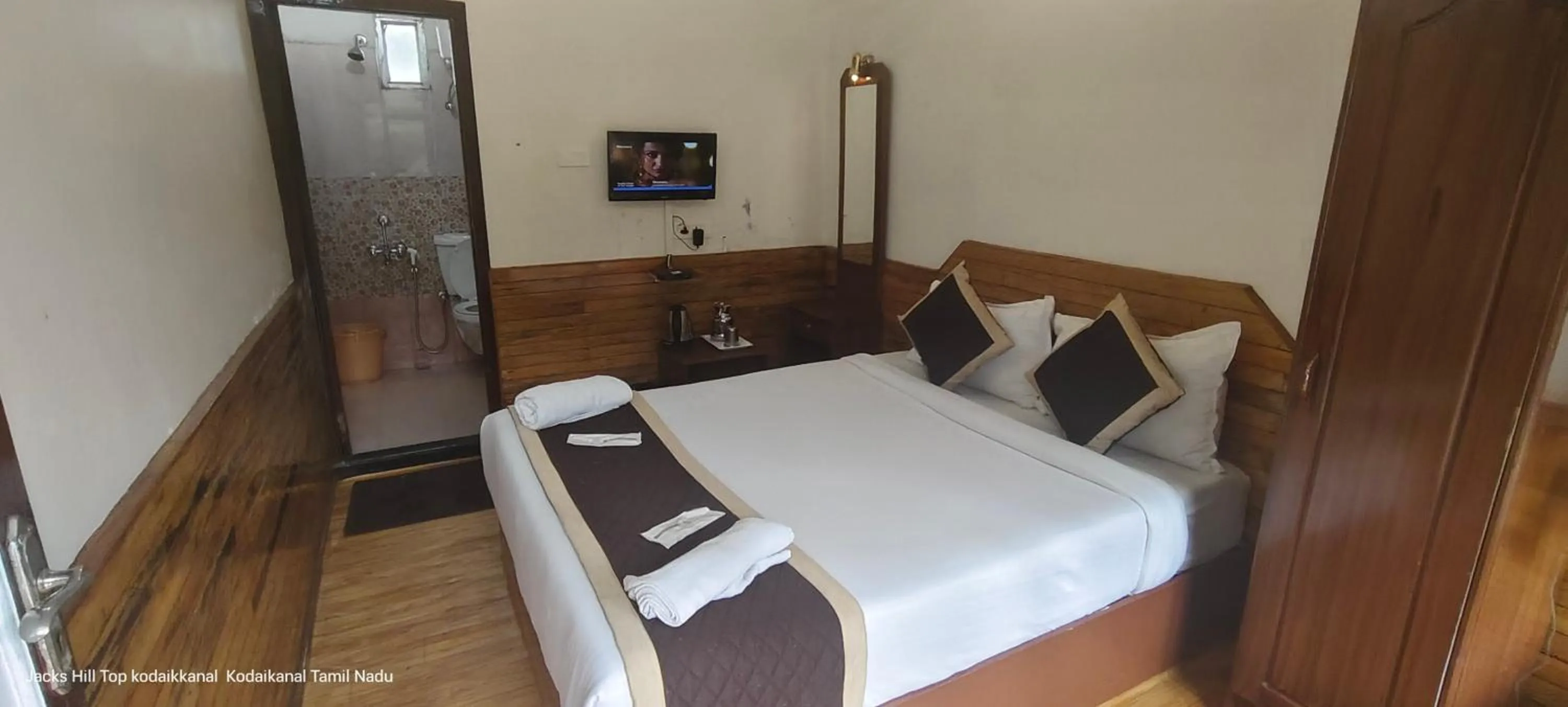Photo of the whole room, Bed in The Jacks Hilltop Resort Kodaikanal