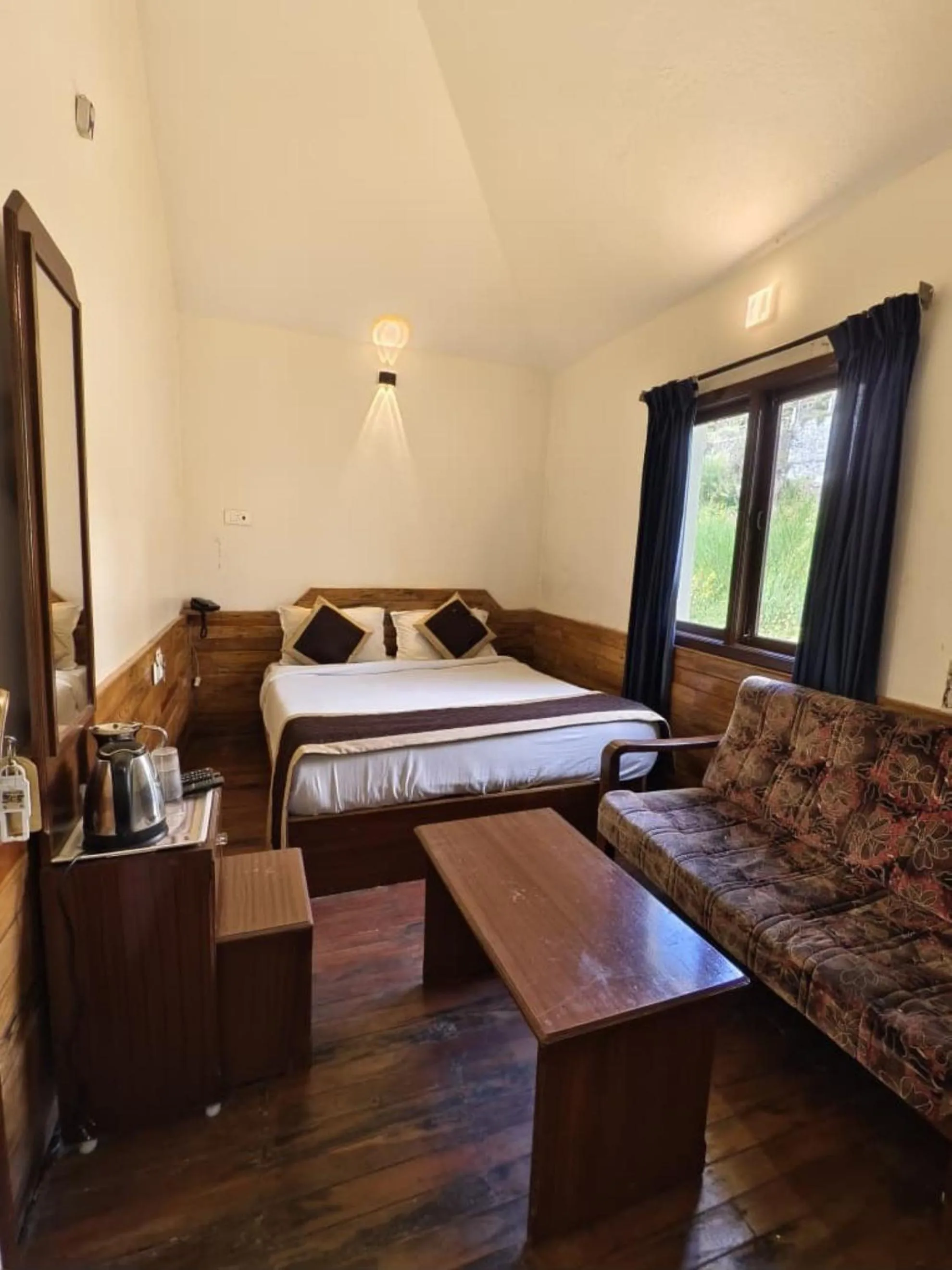 Photo of the whole room, Bed in The Jacks Hilltop Resort Kodaikanal