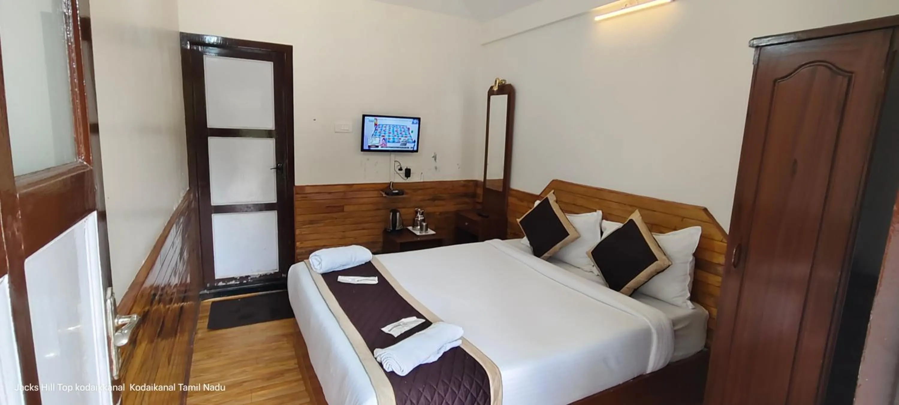 Bed in The Jacks Hilltop Resort Kodaikanal