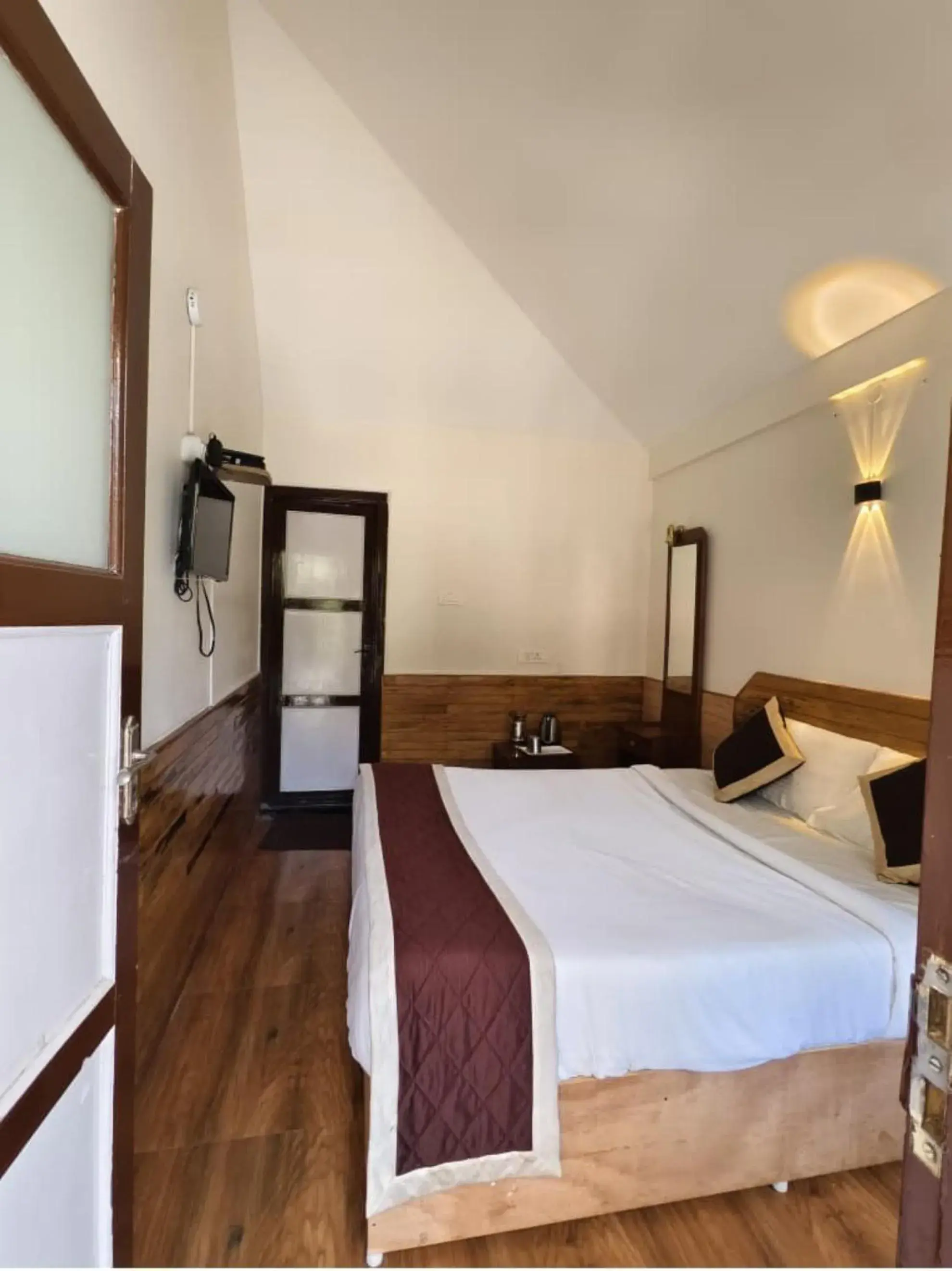 Small Double Room in The Jacks Hilltop Resort Kodaikanal Small Double Room in The Jacks Hilltop Resort Kodaikanal