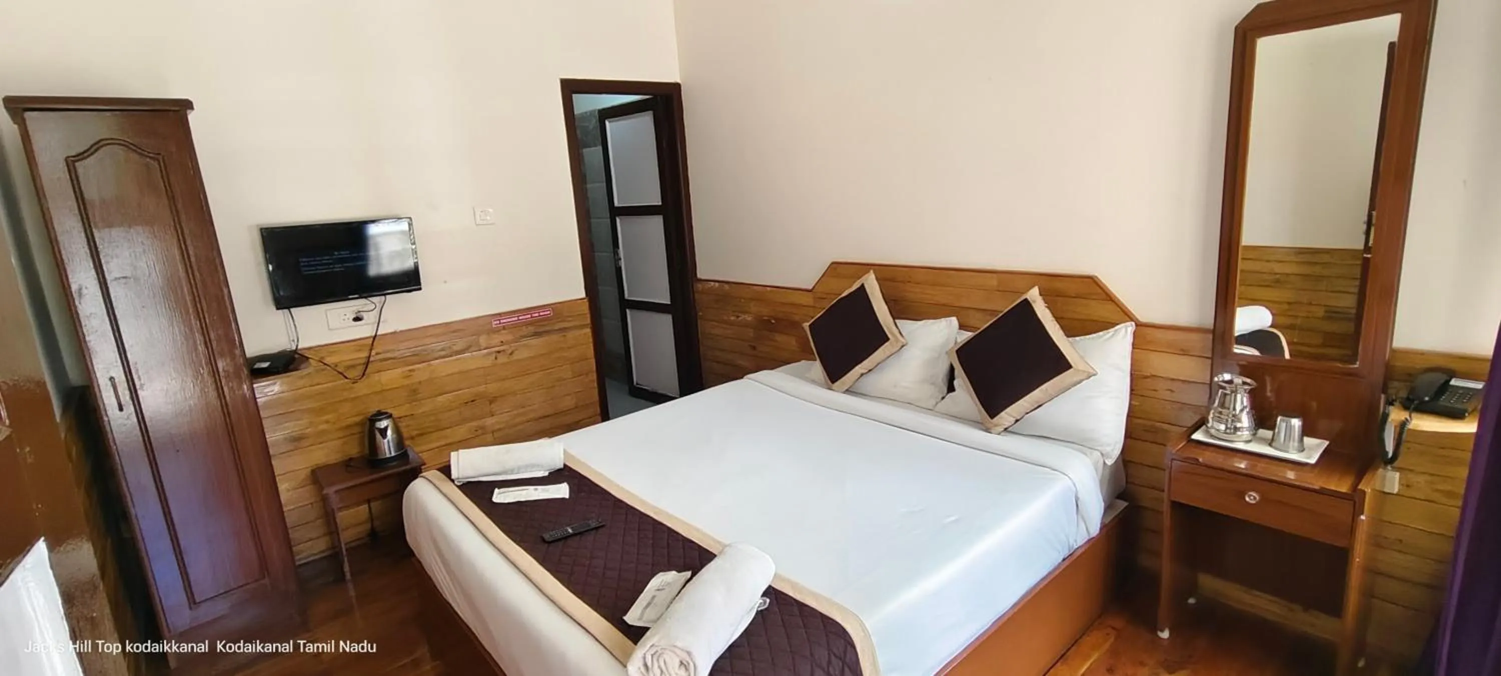 TV and multimedia, Bed in The Jacks Hilltop Resort Kodaikanal