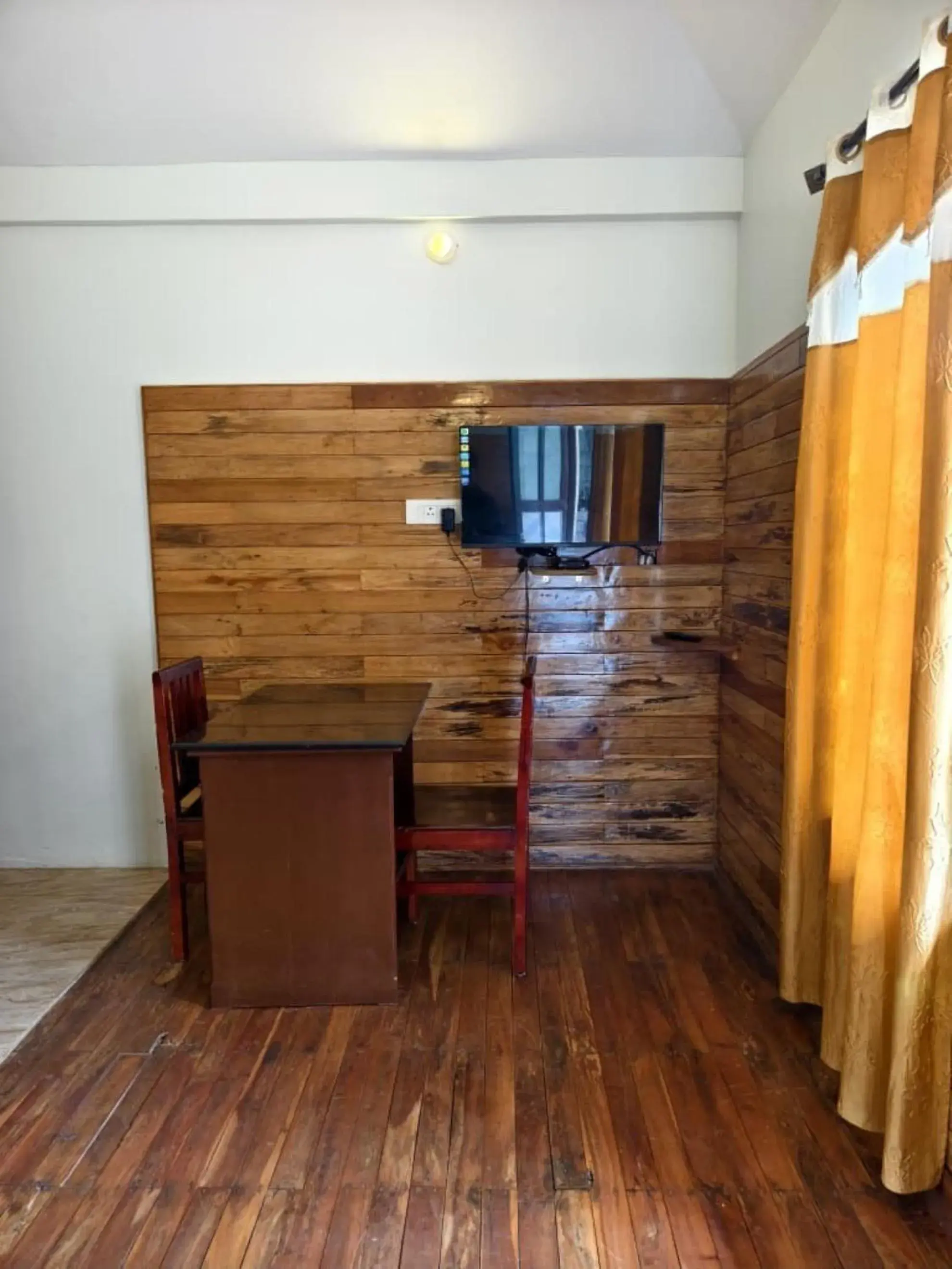 Deluxe King Room in The Jacks Hilltop Resort Kodaikanal Deluxe King Room in The Jacks Hilltop Resort Kodaikanal