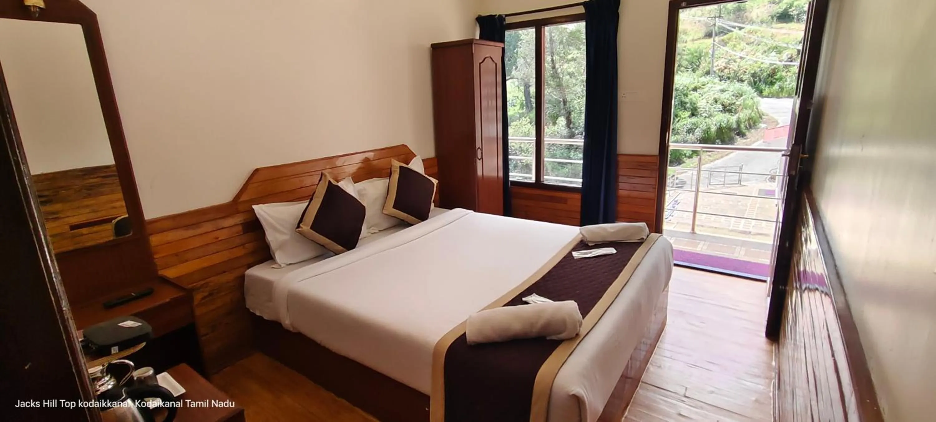 View (from property/room), Bed in The Jacks Hilltop Resort Kodaikanal