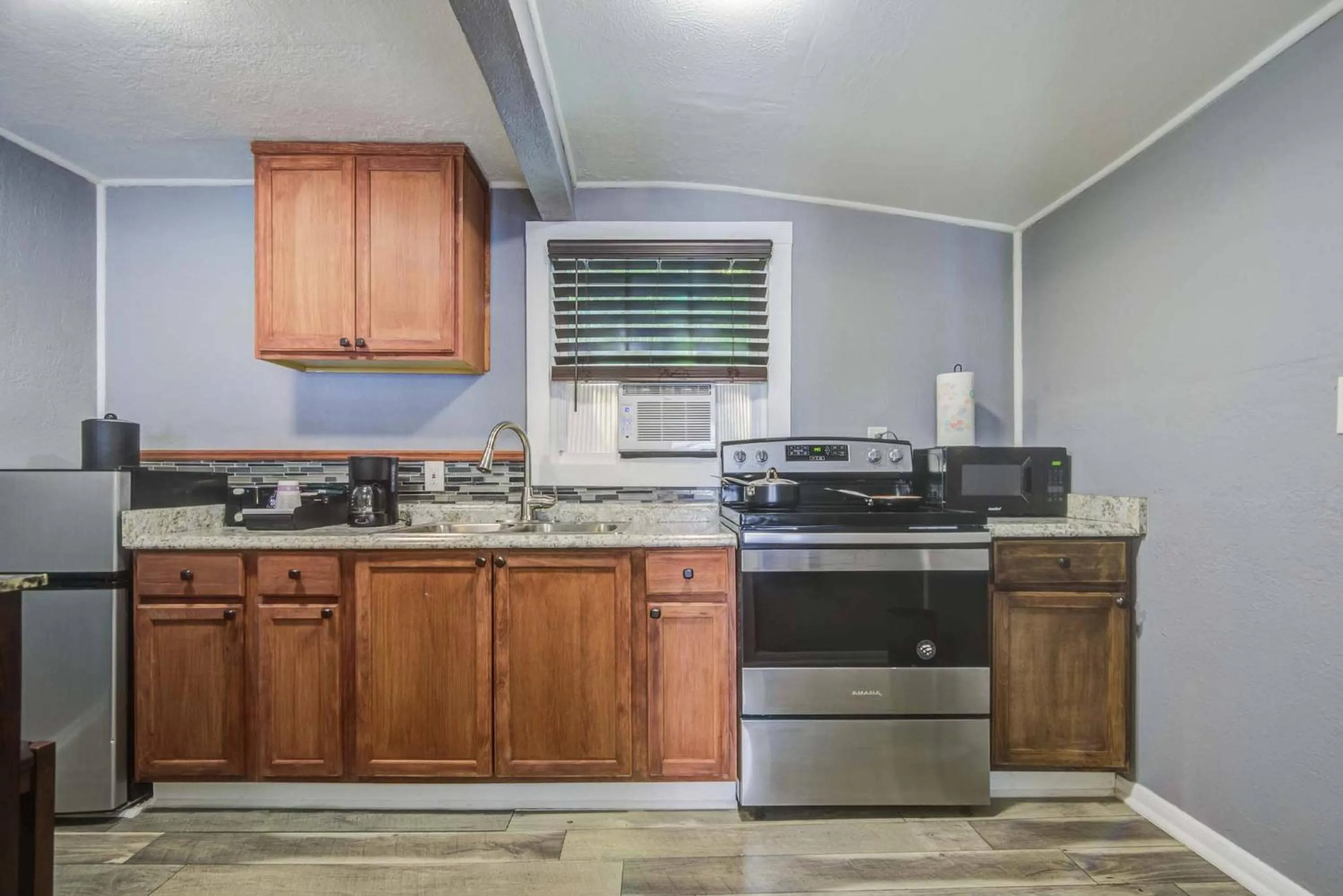 Kitchen or kitchenette in The George Manor