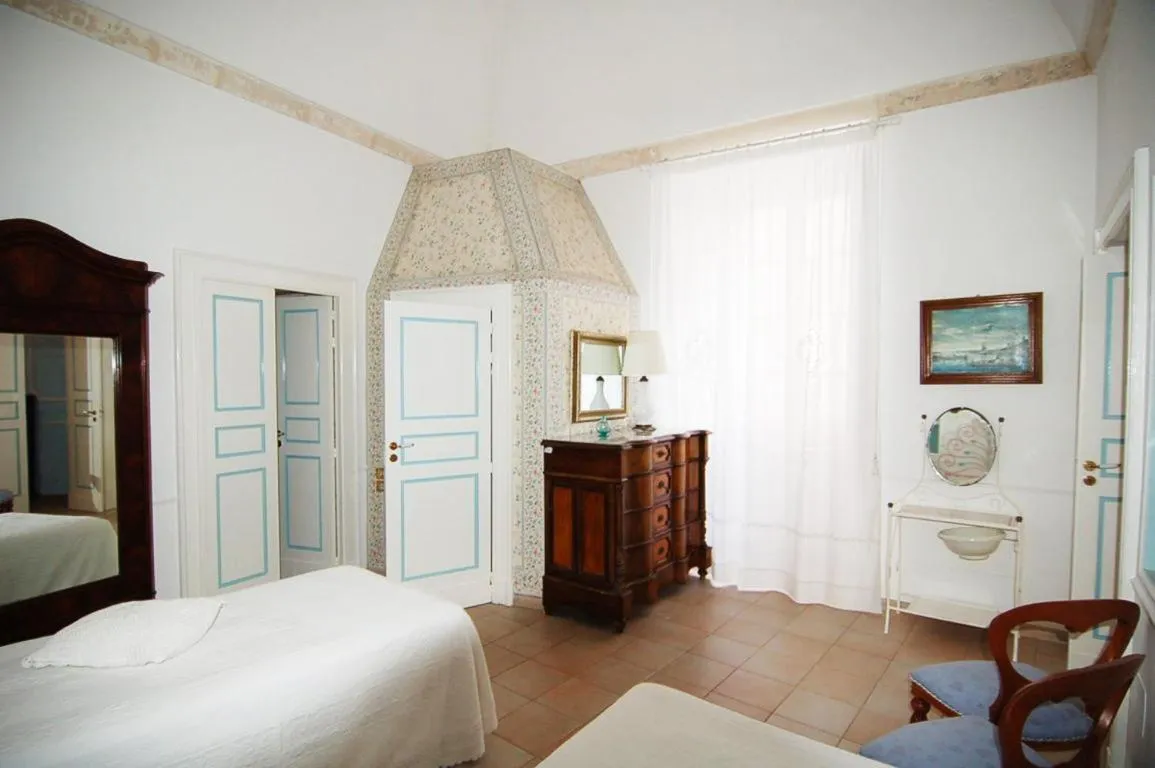 Decorative detail, Bed in Villaggio In Case Sparse Nel Centro Storico