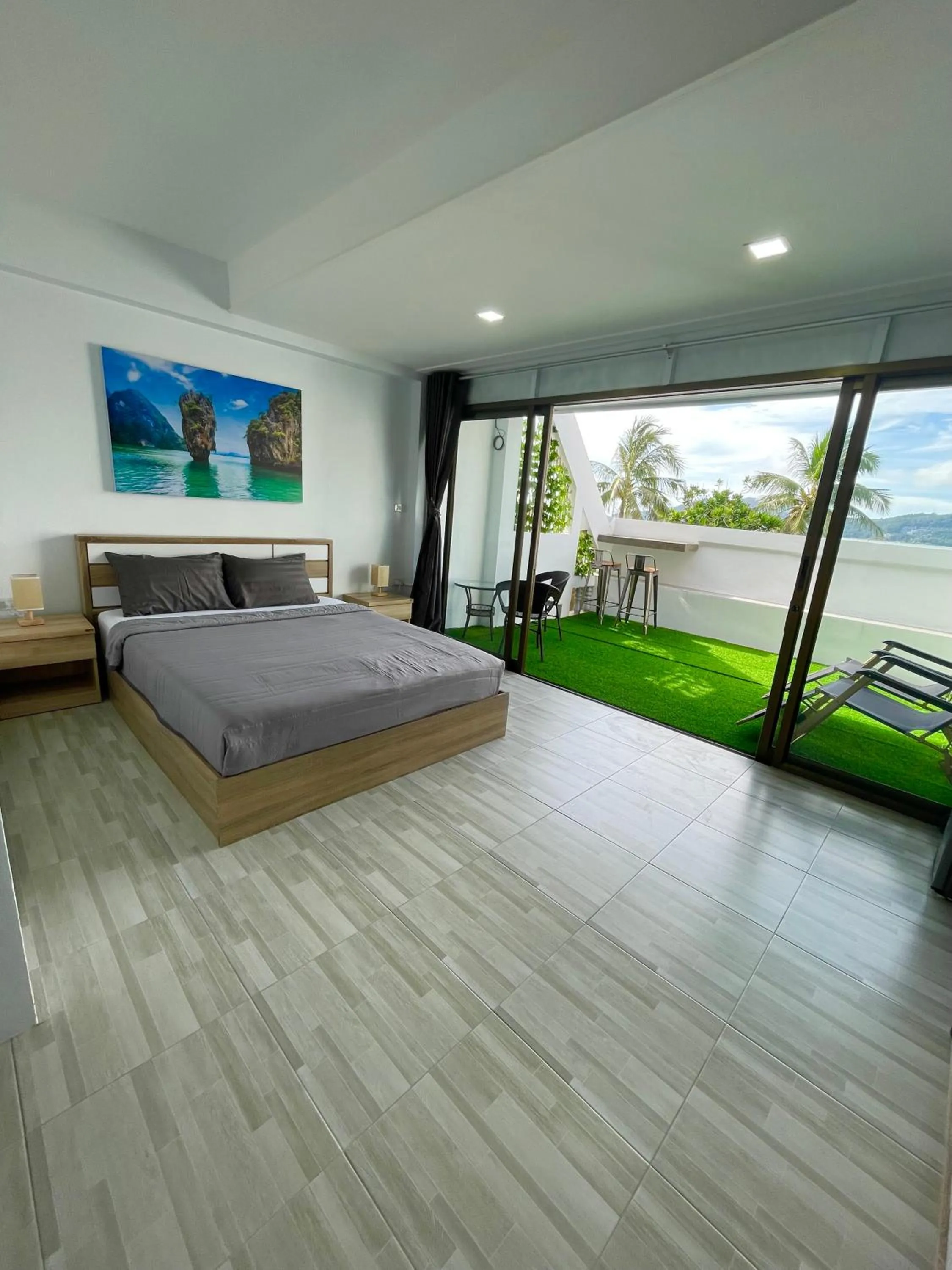 Bed in Garden Beach Sea View Patong