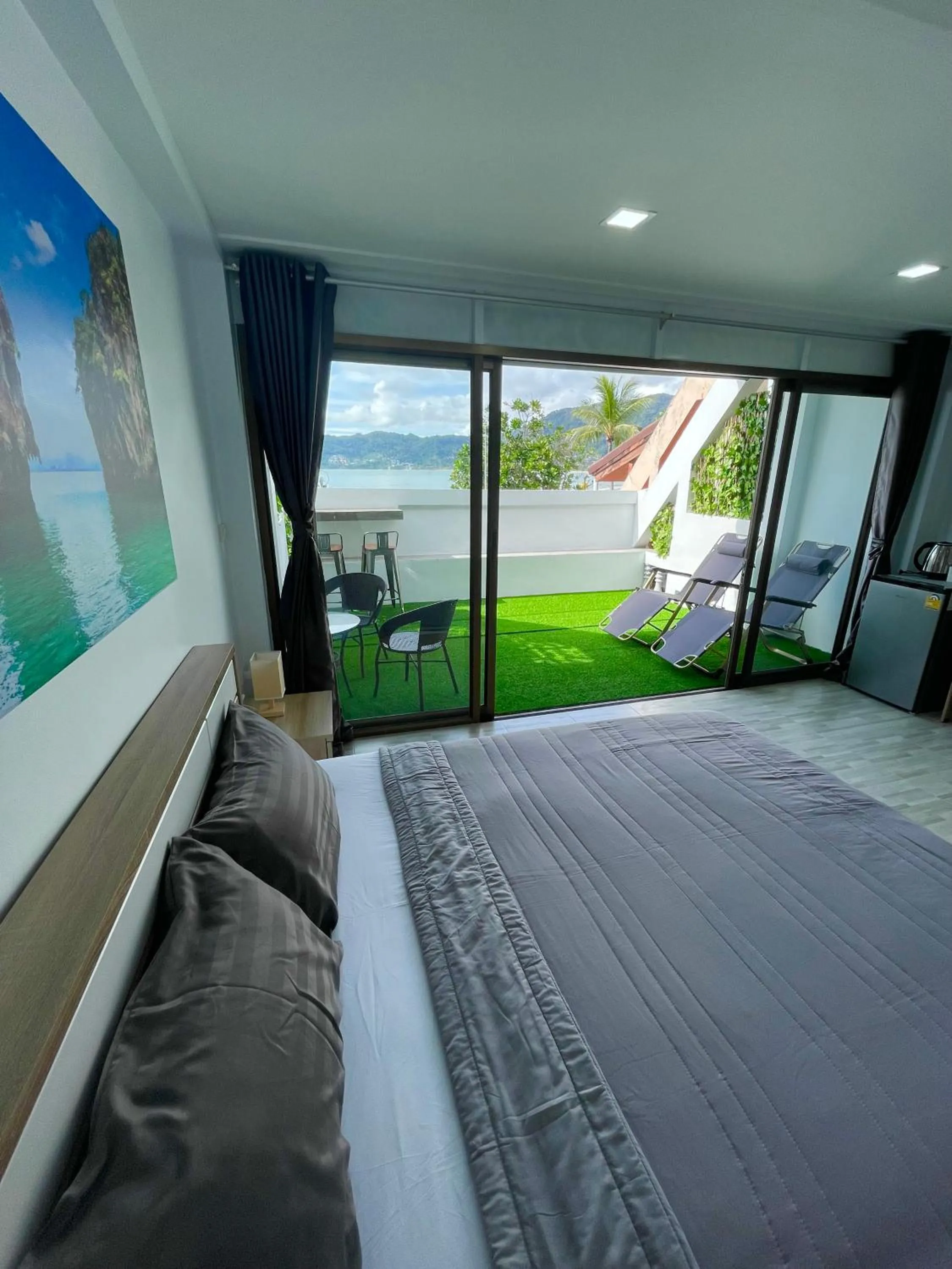 Bed in Garden Beach Sea View Patong