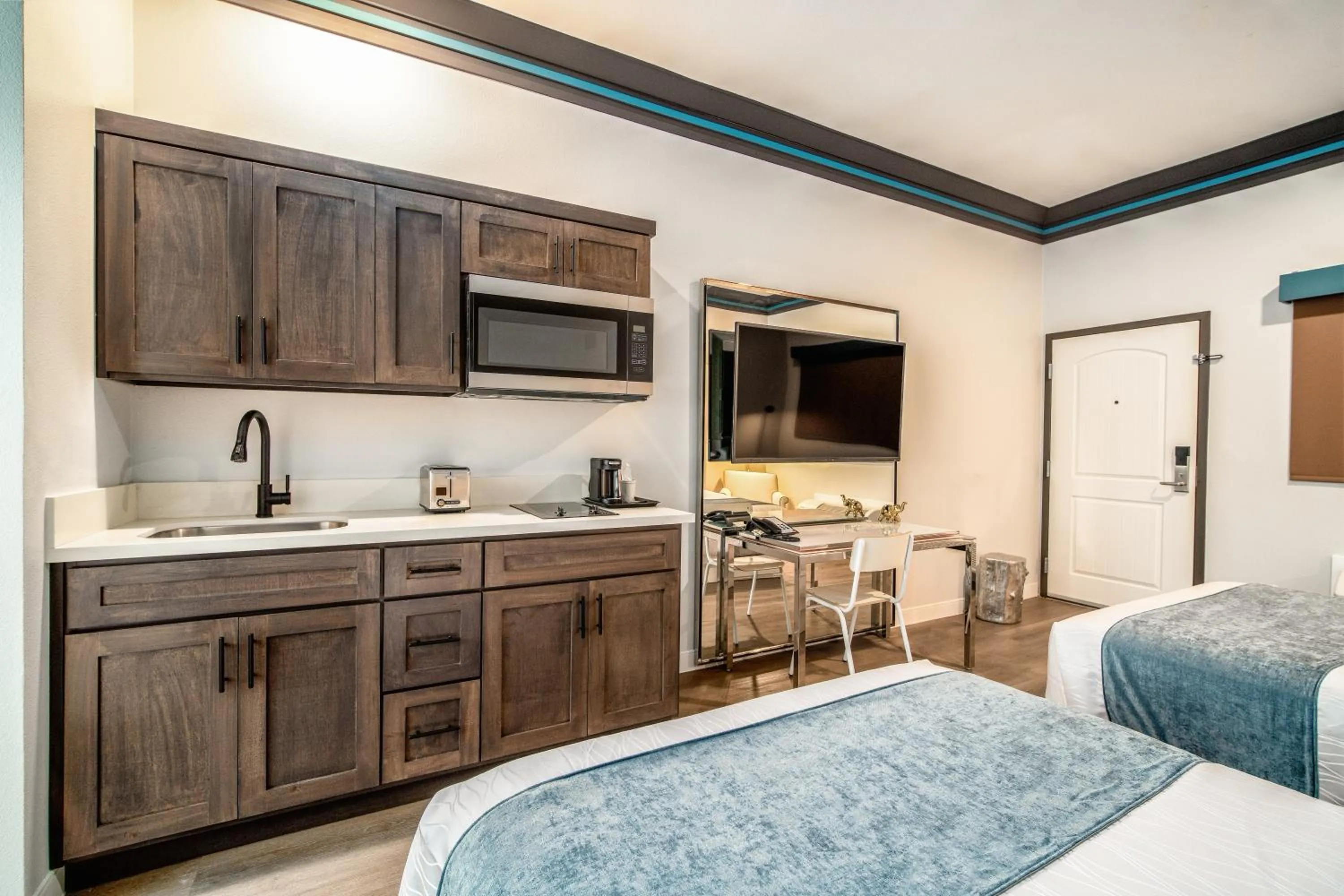 Bed in Aspire Inn Studios & Spas