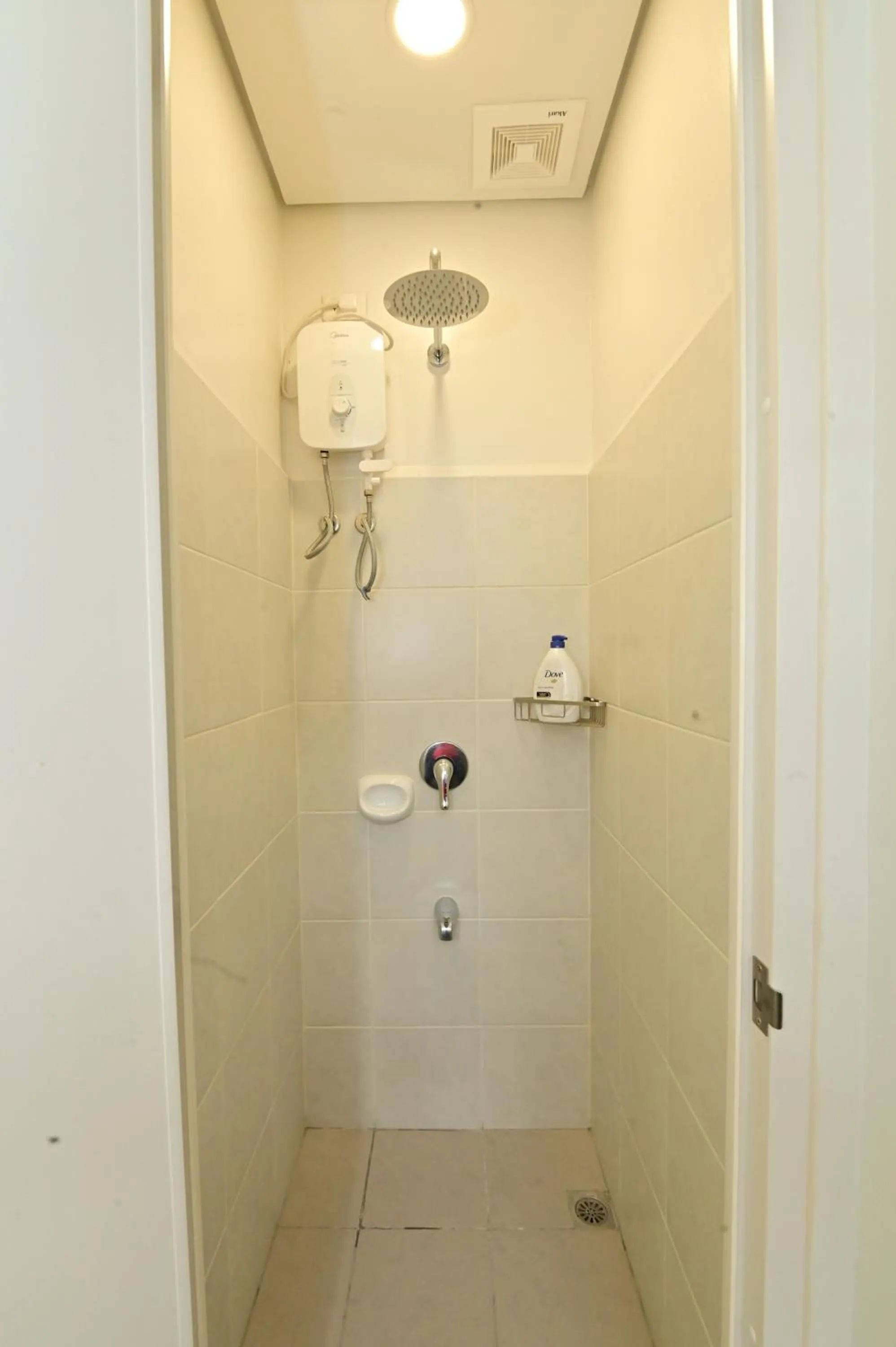 Shower in The City Flats Sacred Heart