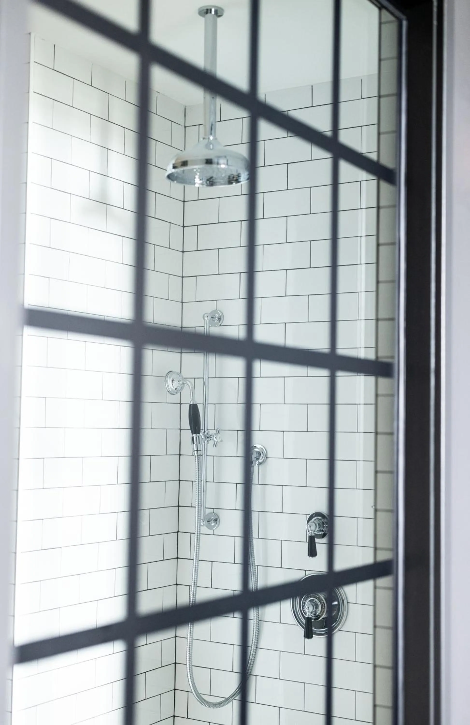 Shower in The Lincoln Hotel