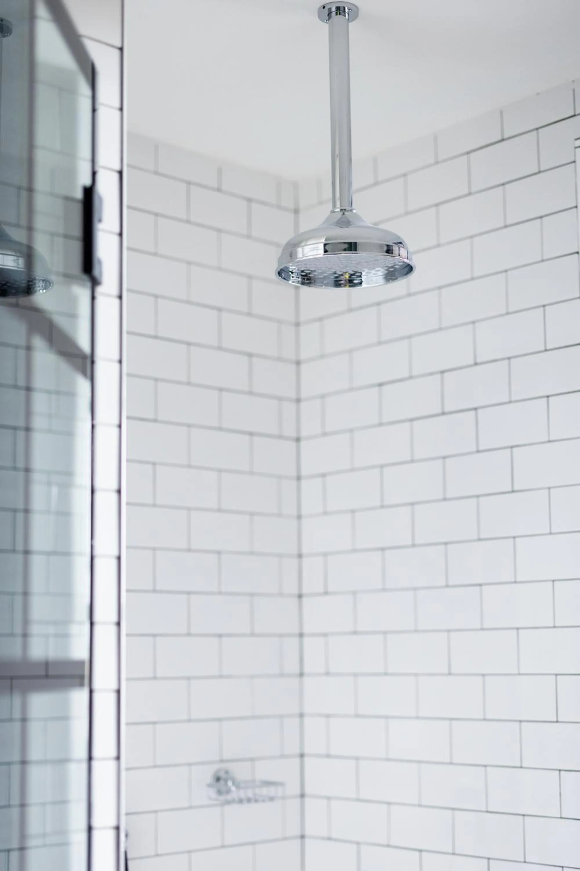 Shower in The Lincoln Hotel