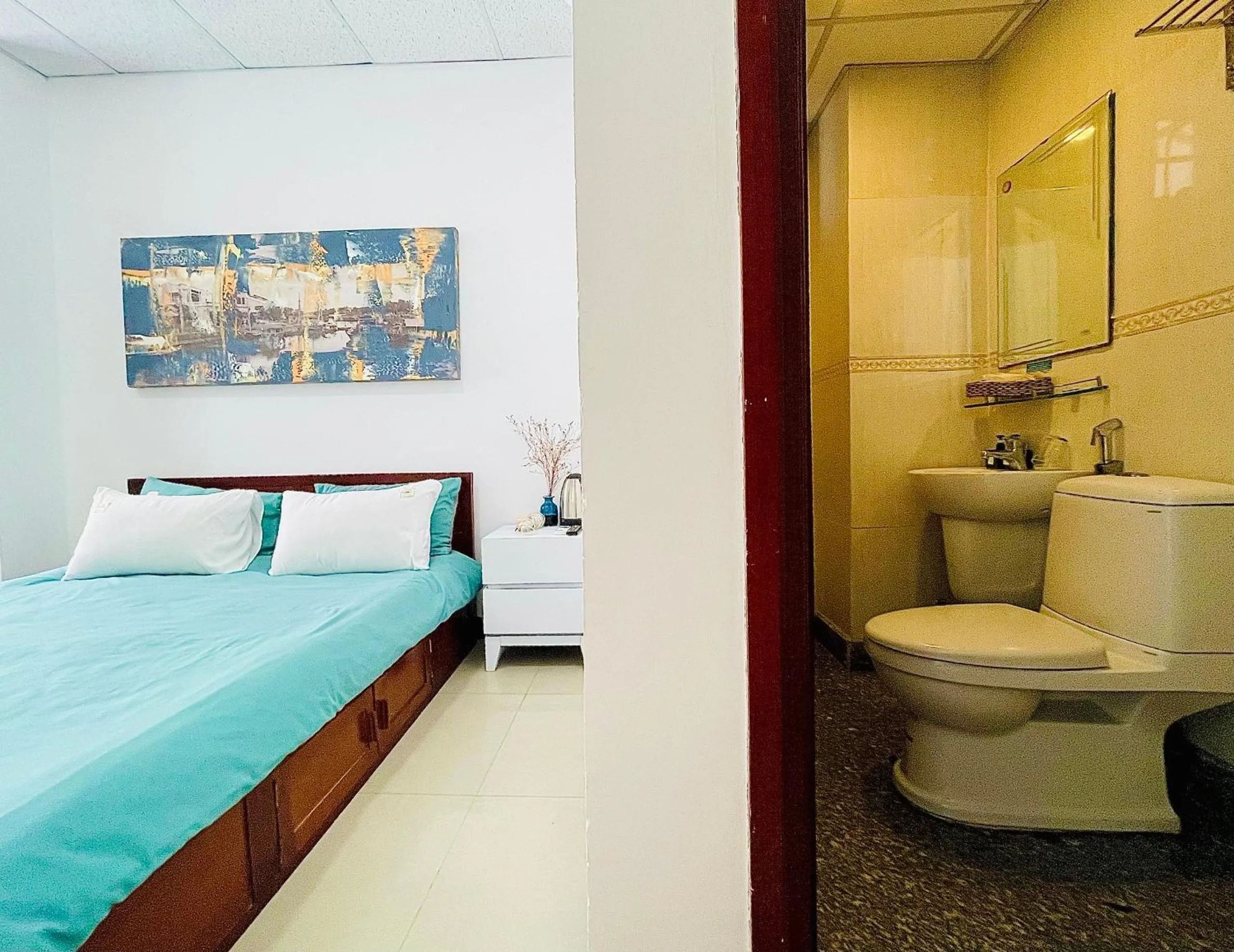 Bathroom, Bed in Onestar Danang Riverside