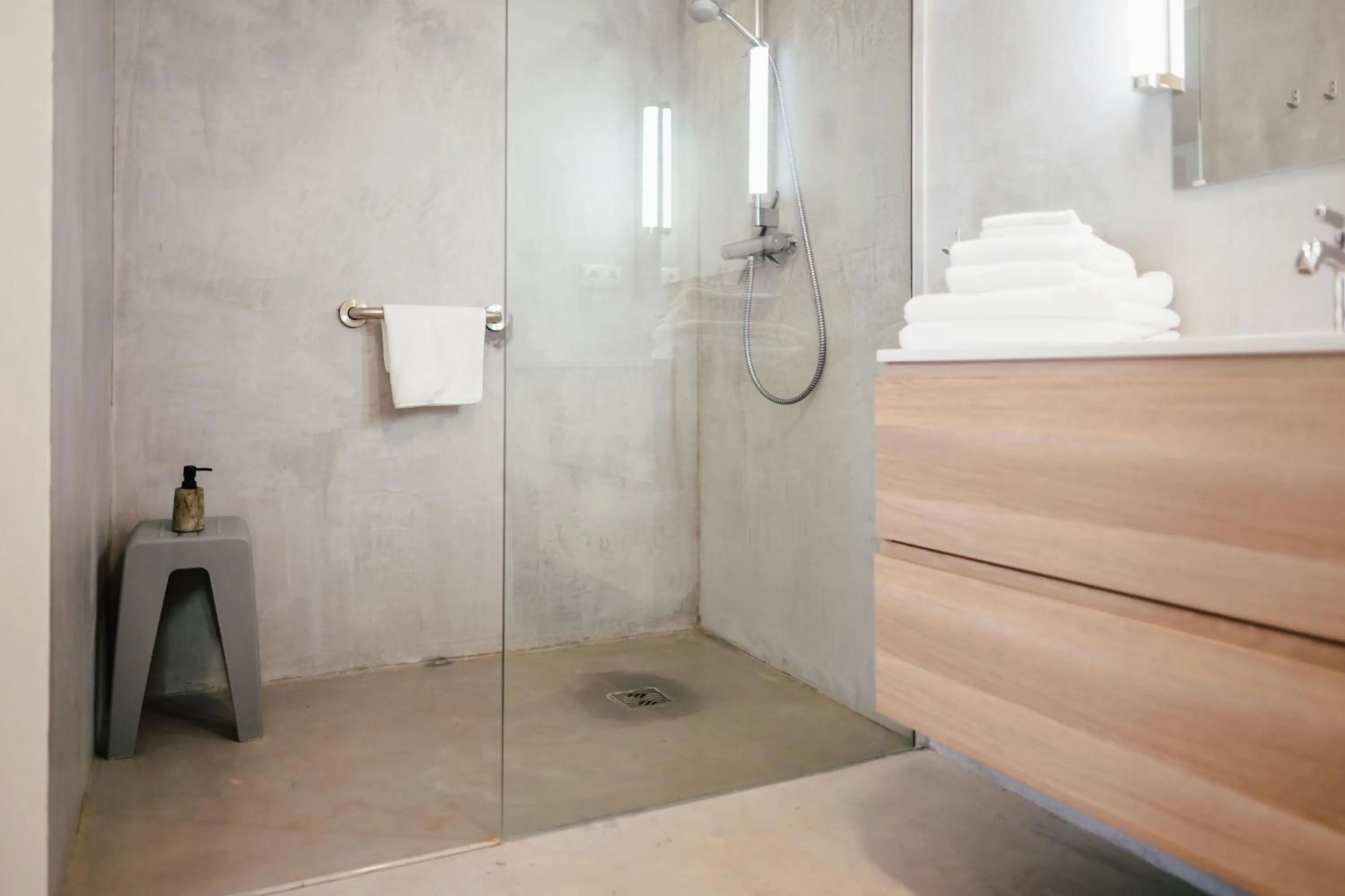 Shower in The Layhead B&B