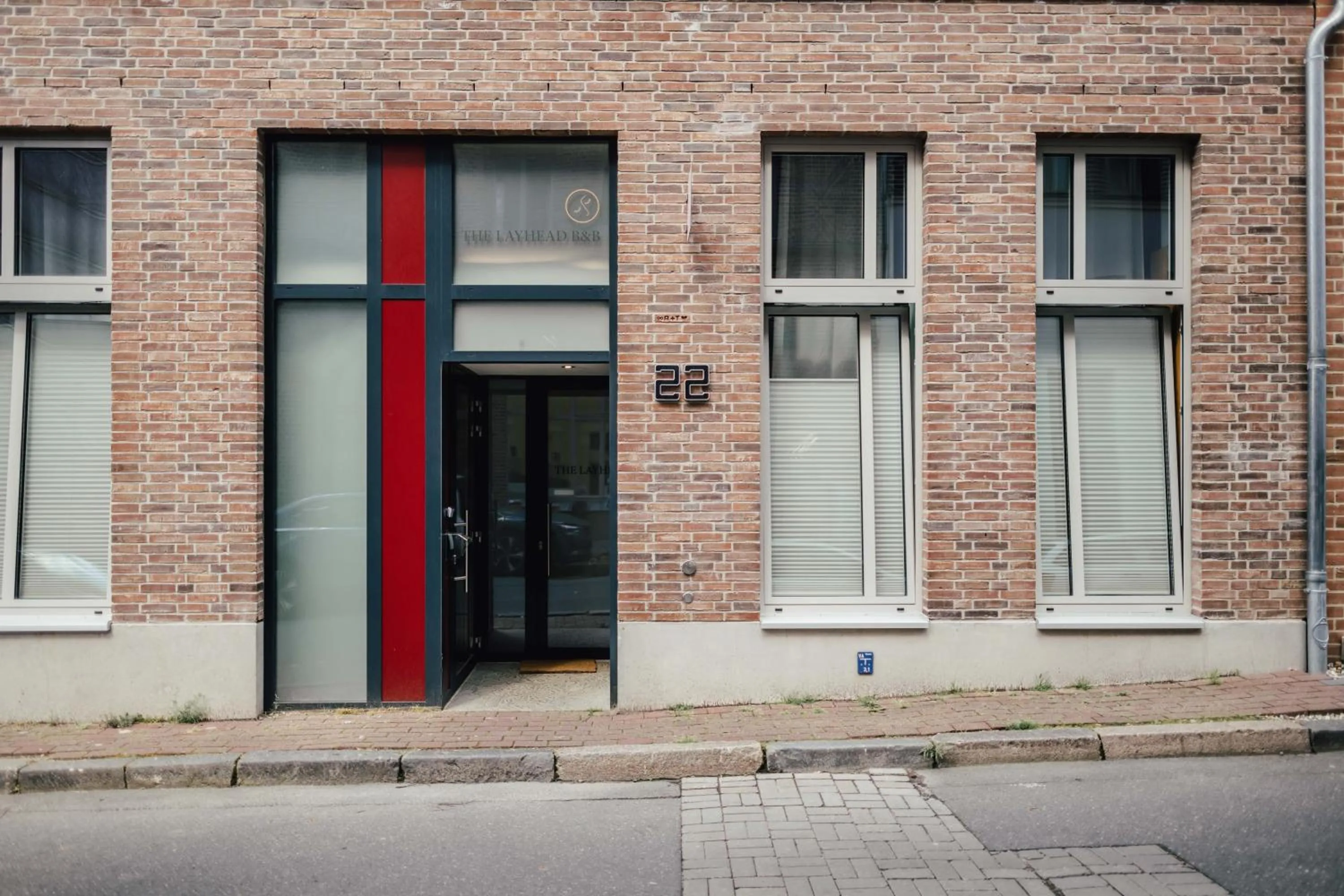 Facade/entrance in The Layhead B&B