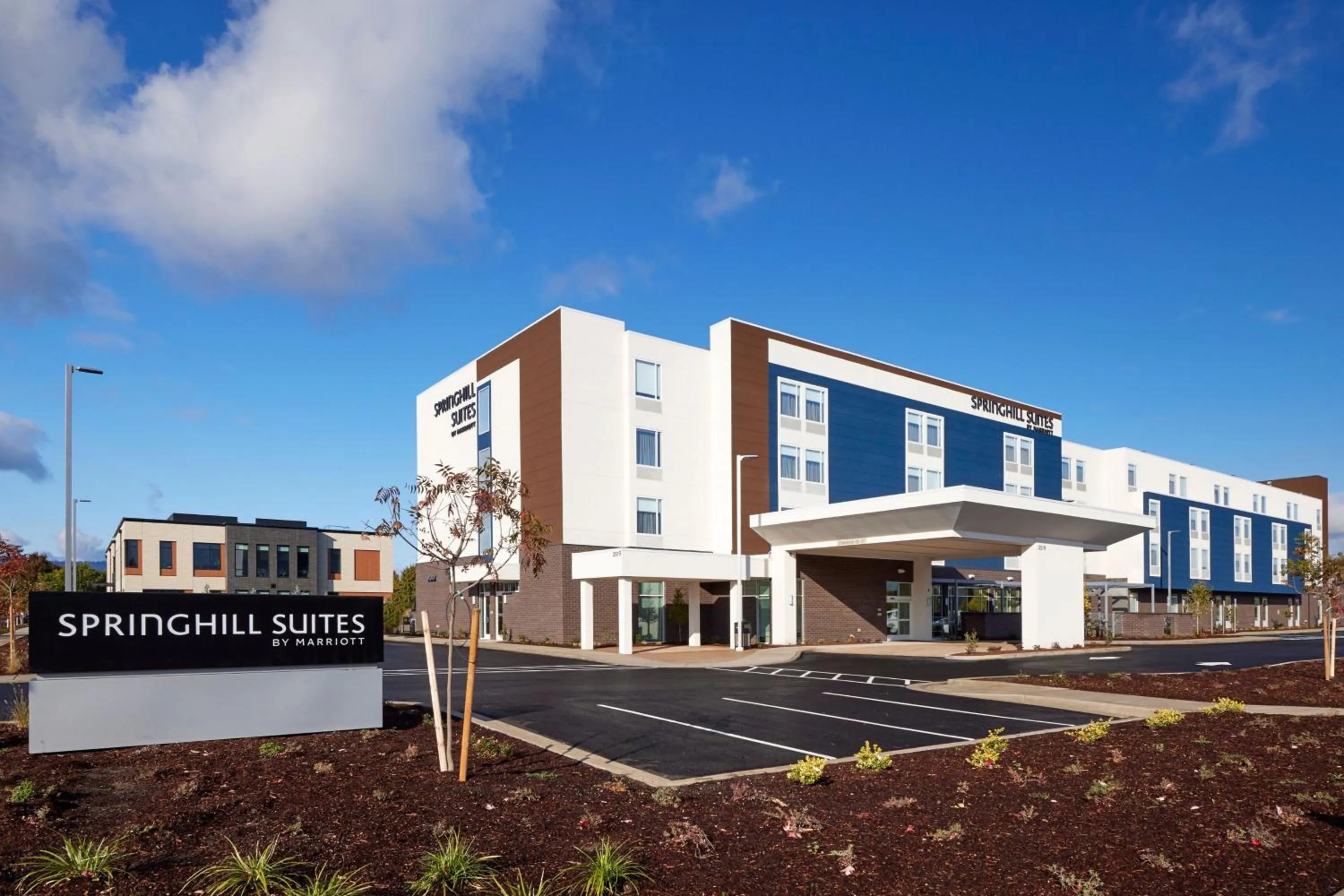 Property building in SpringHill Suites by Marriott Medford Airport