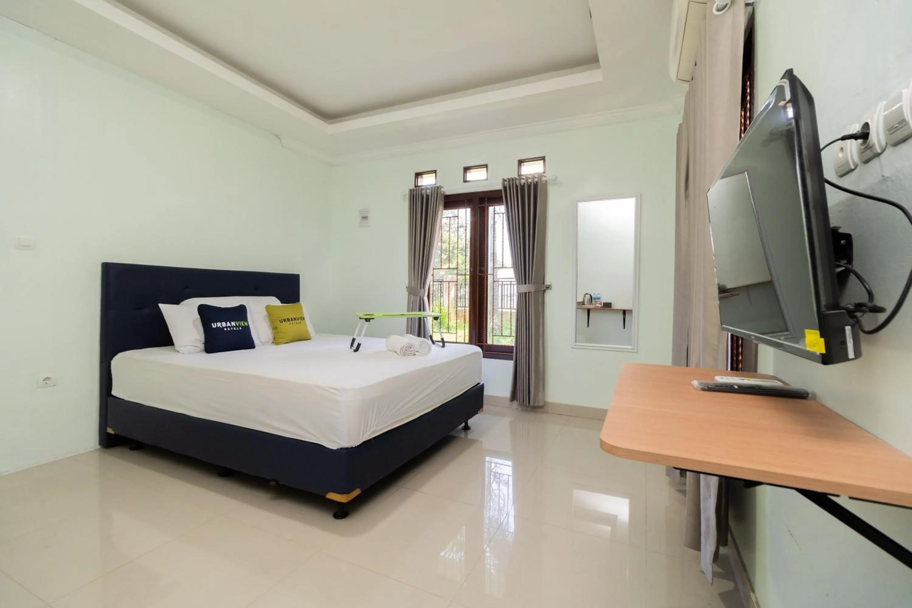 Bedroom, Bed in Urbanview Hotel Kampung Istal Megamendung Puncak by RedDoorz