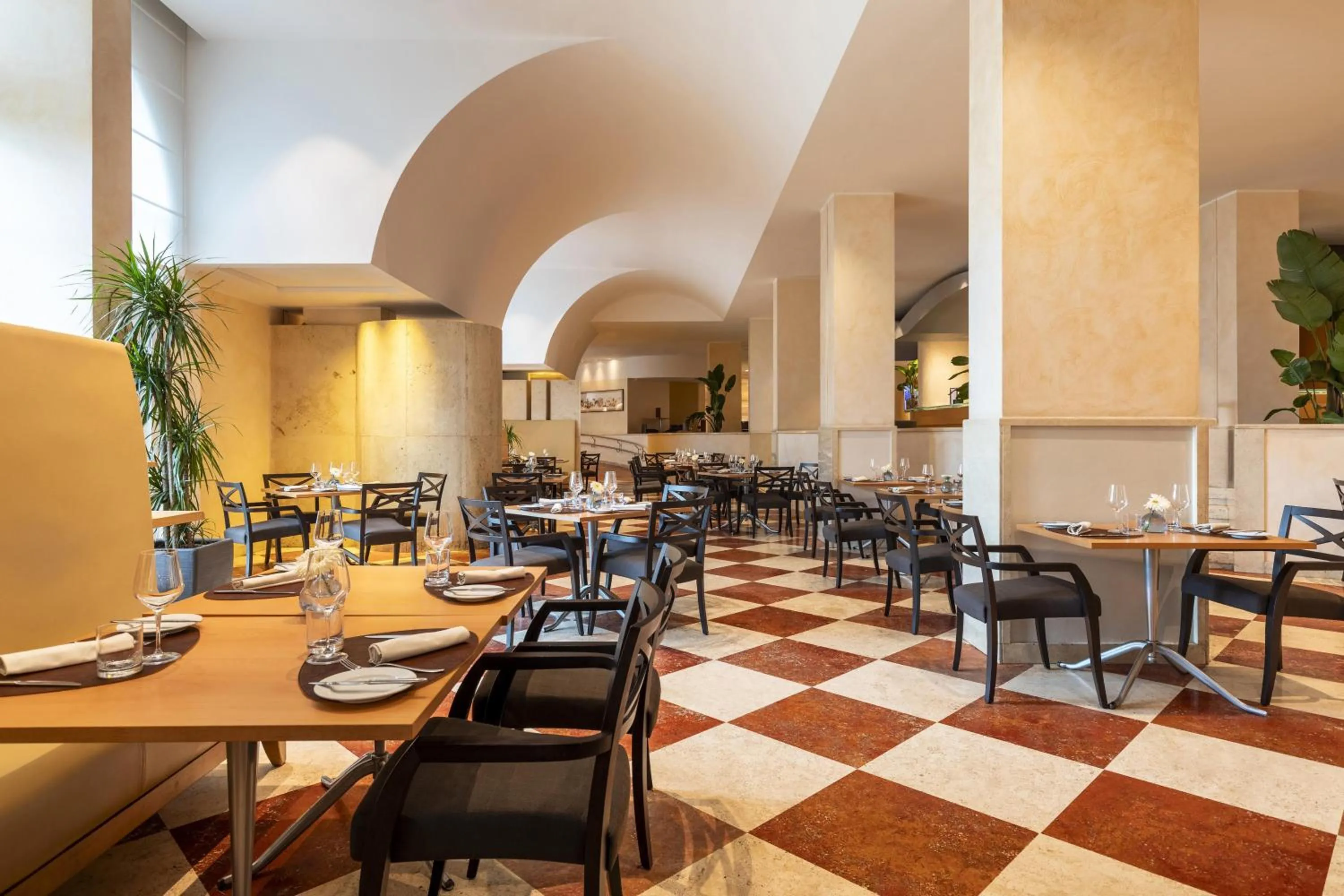 Restaurant/places to eat in Hilton Rome Airport