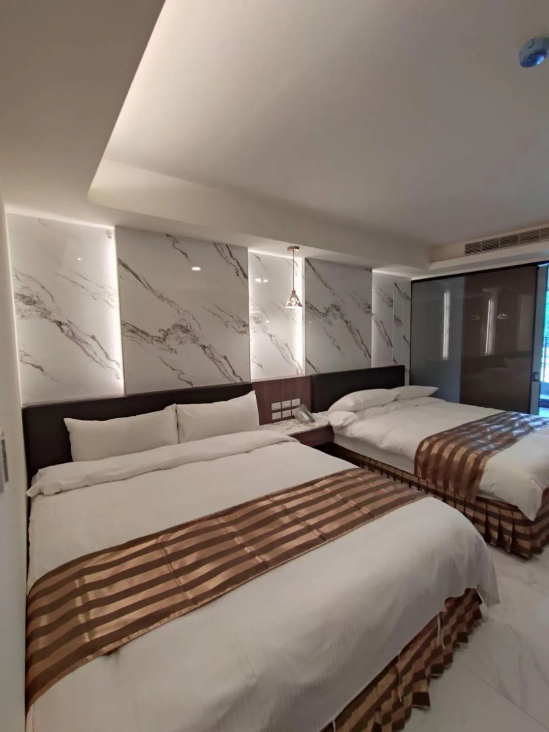 Bed in Shuian Lakeside Hotel II