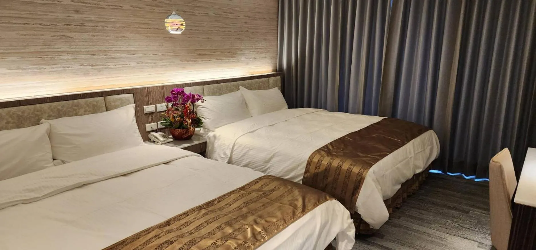 Bed in Shuian Lakeside Hotel II