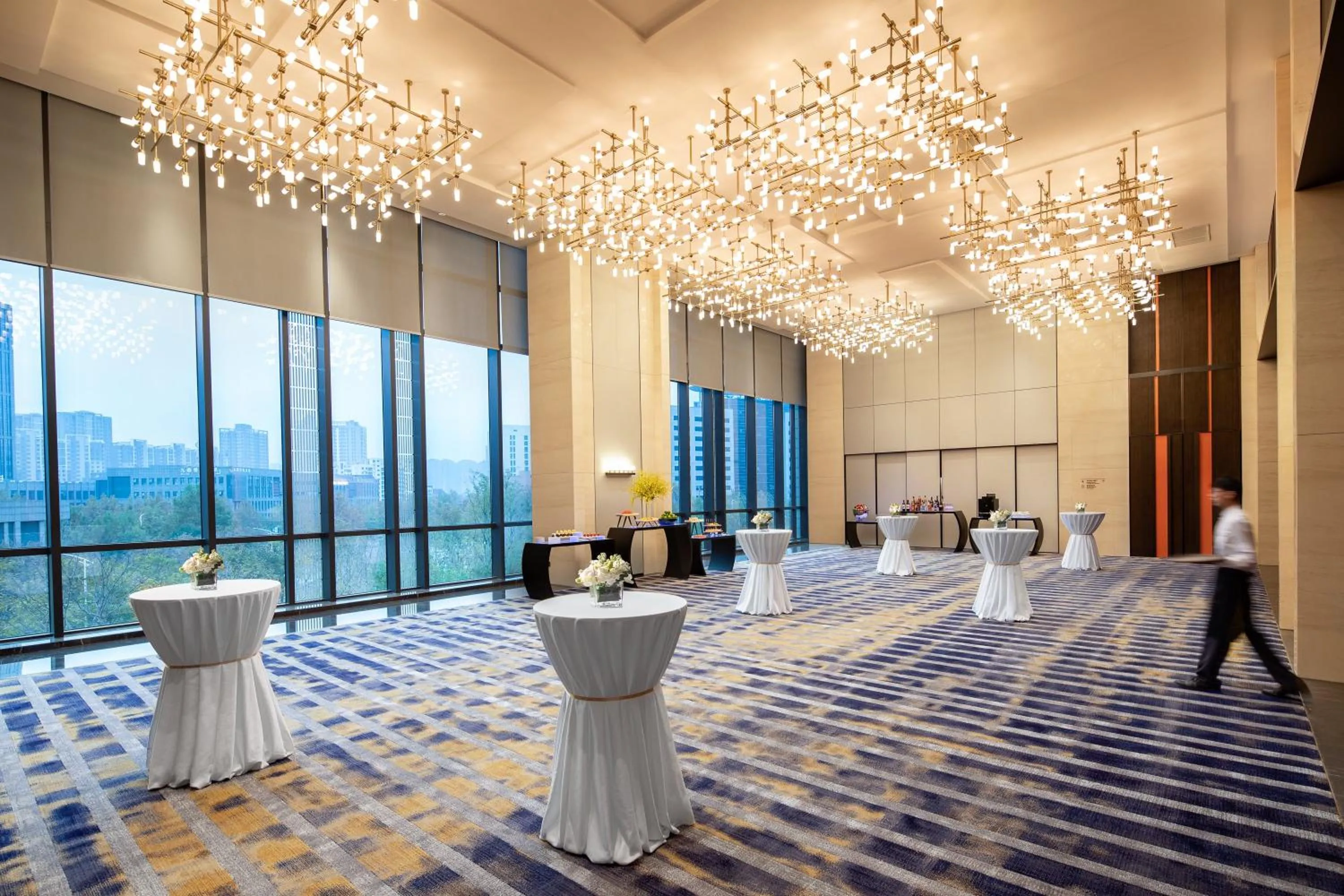 Meeting/conference room in Crowne Plaza Zhengzhou High Tech Zone by IHG