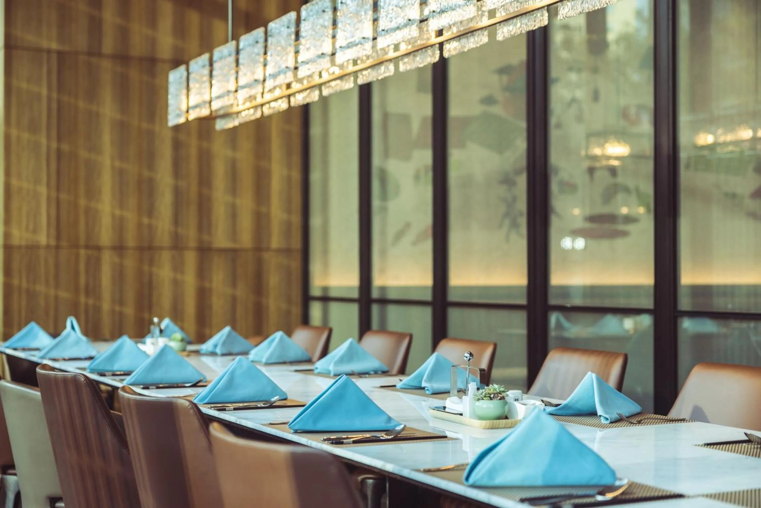 Restaurant/places to eat in Crowne Plaza Zhengzhou High Tech Zone by IHG