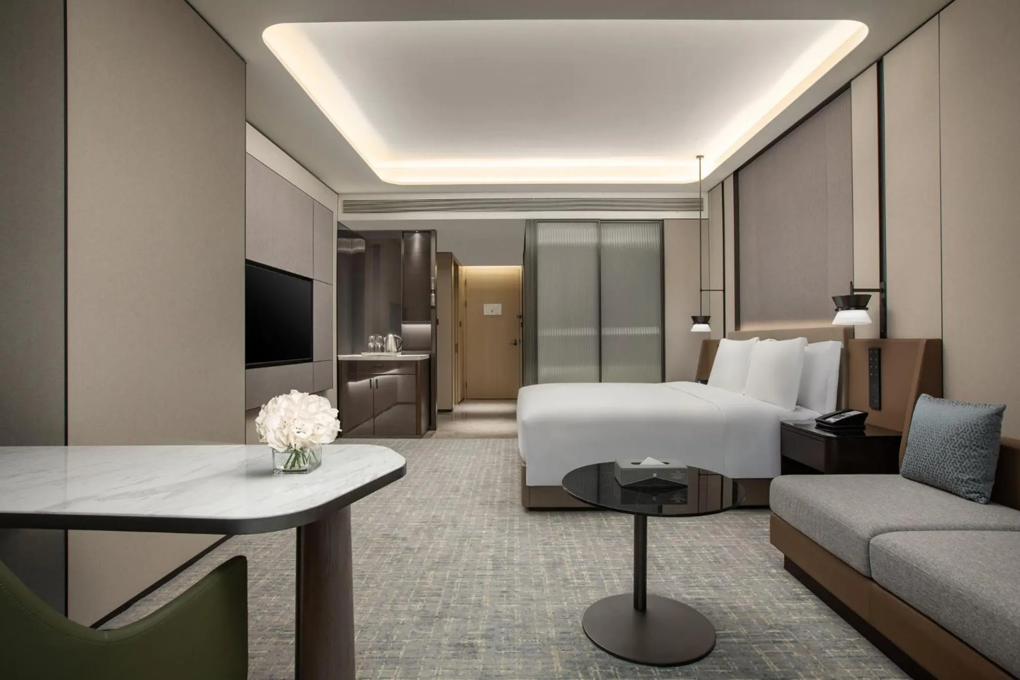 Photo of the whole room in Crowne Plaza Zhengzhou High Tech Zone by IHG