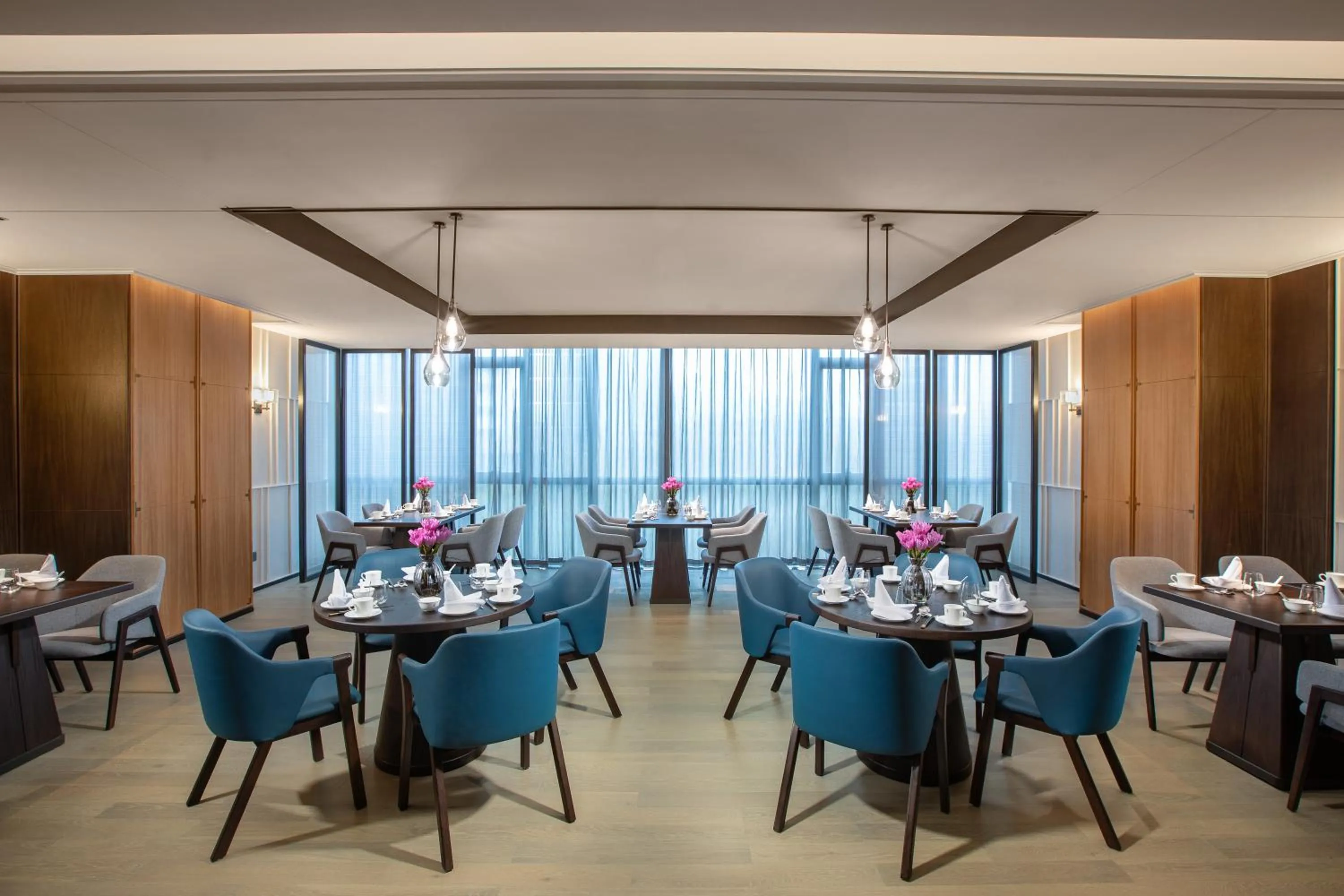 Restaurant/places to eat in Crowne Plaza Zhengzhou High Tech Zone by IHG