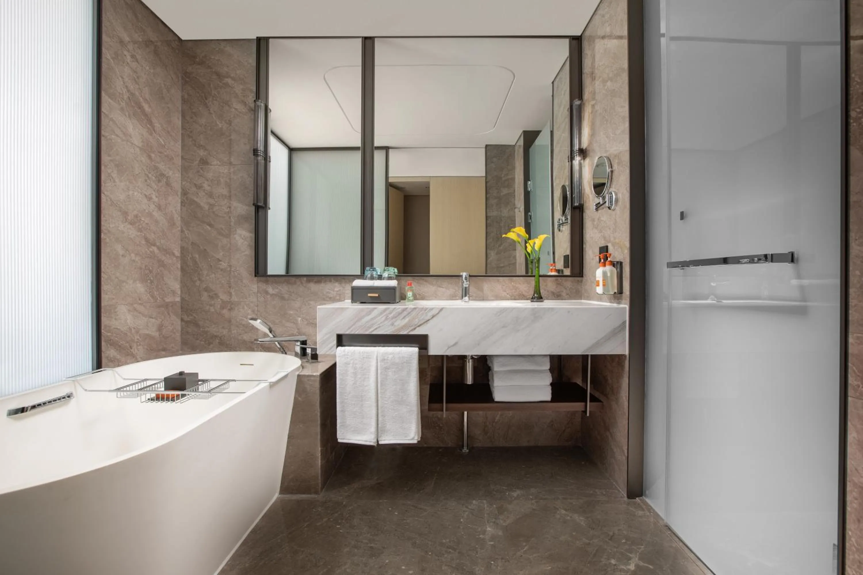 Bath in Crowne Plaza Zhengzhou High Tech Zone by IHG