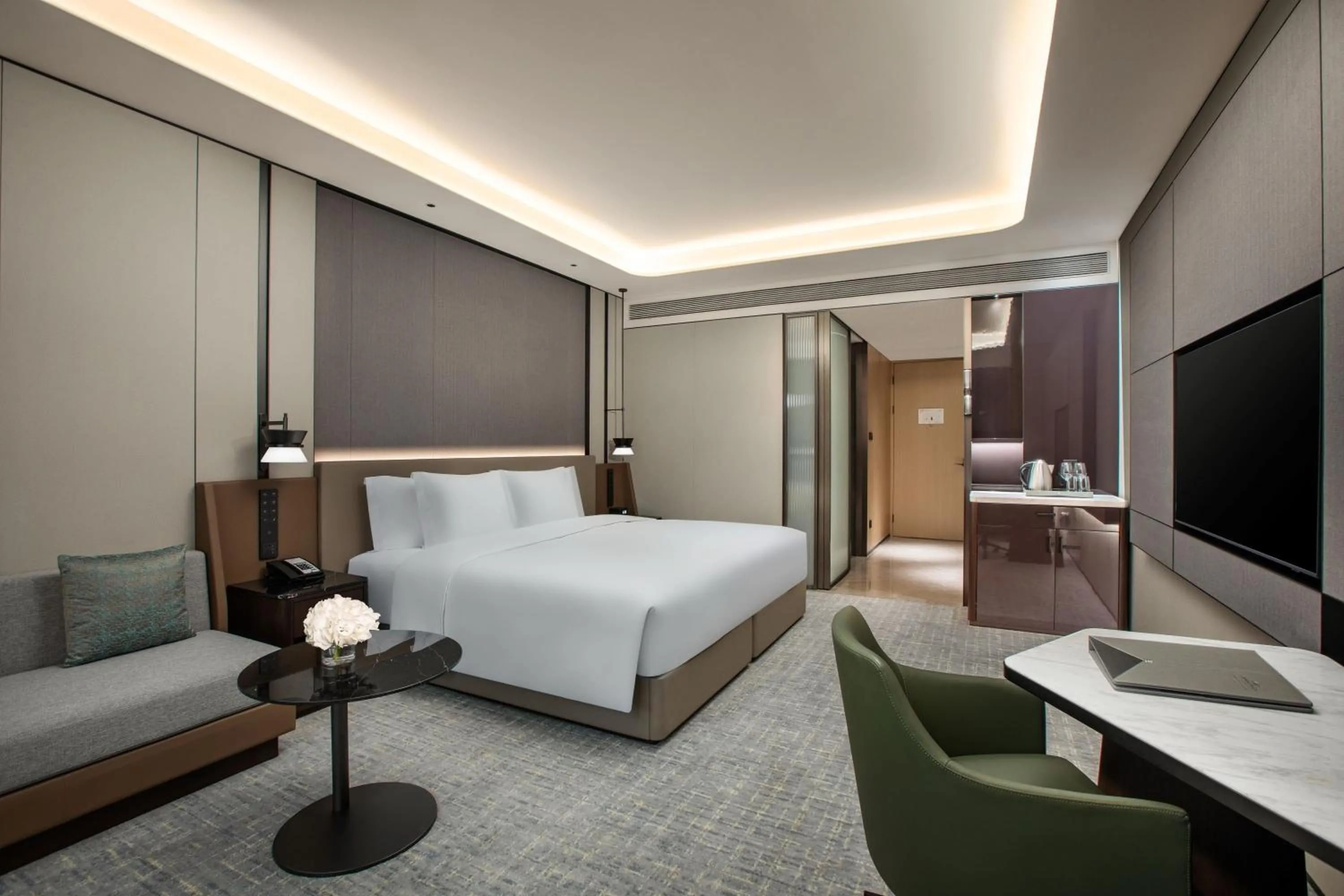 Photo of the whole room, Bed in Crowne Plaza Zhengzhou High Tech Zone by IHG