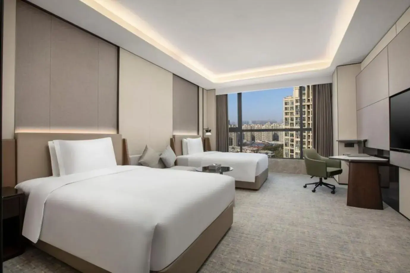 Standard Double Room with Two Double Beds in Crowne Plaza Zhengzhou High Tech Zone by IHG Standard Double Room with Two Double Beds in Crowne Plaza Zhengzhou High Tech Zone by IHG