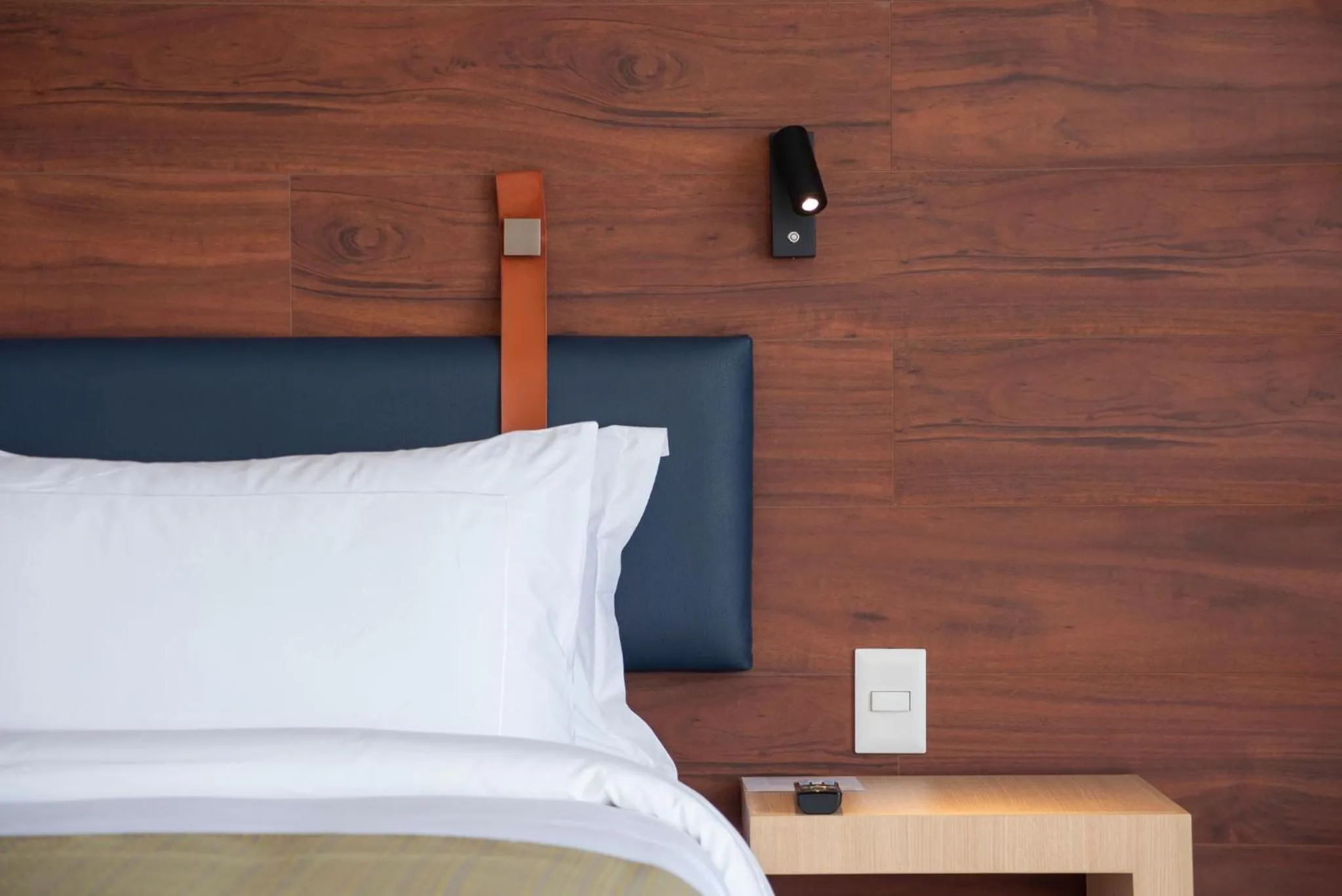 Photo of the whole room, Bed in voco Guadalajara Neruda by IHG