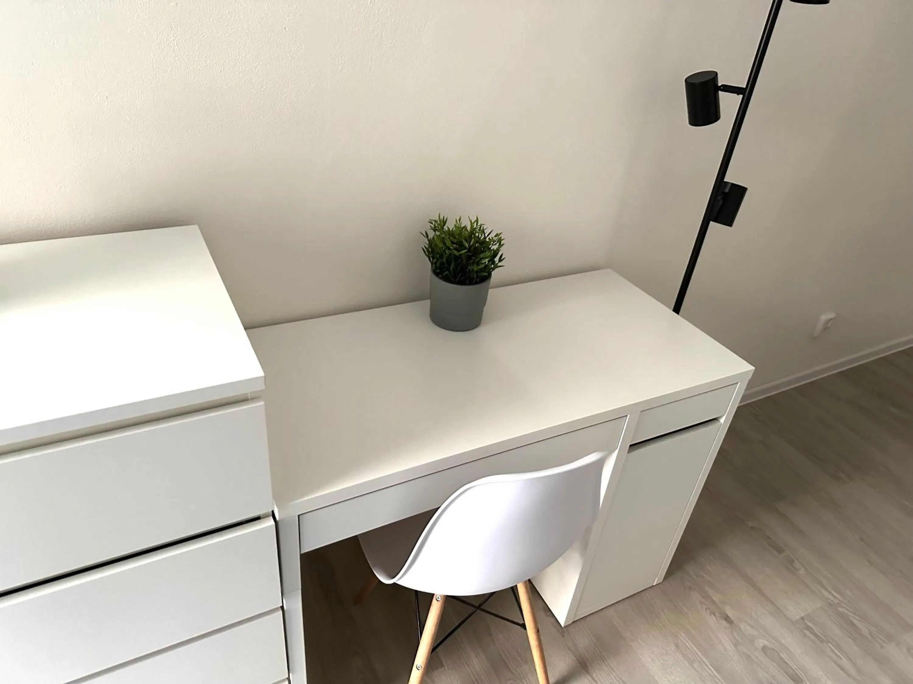 hair dresser in Seifert Residence