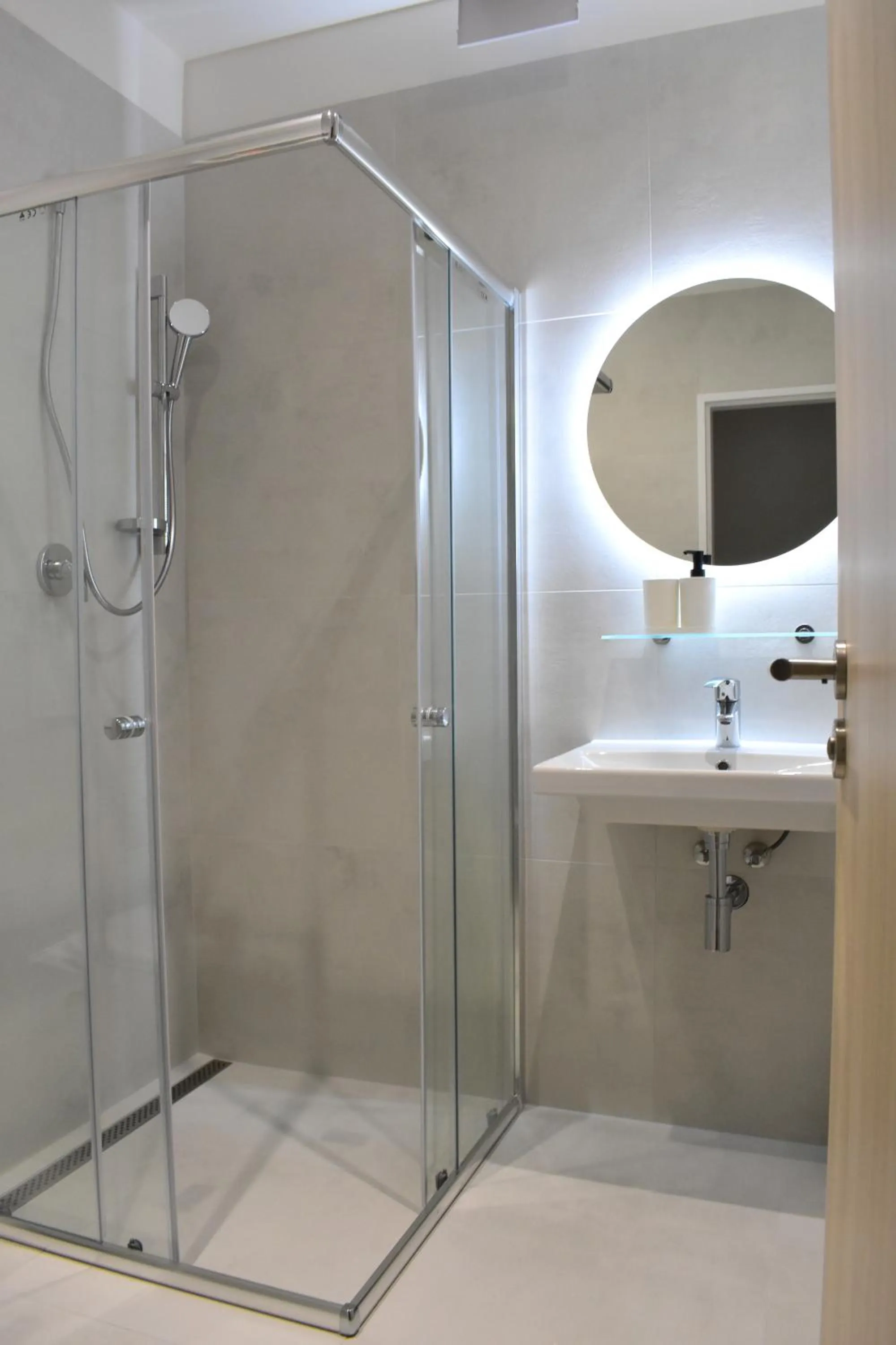 Shower in Seifert Residence