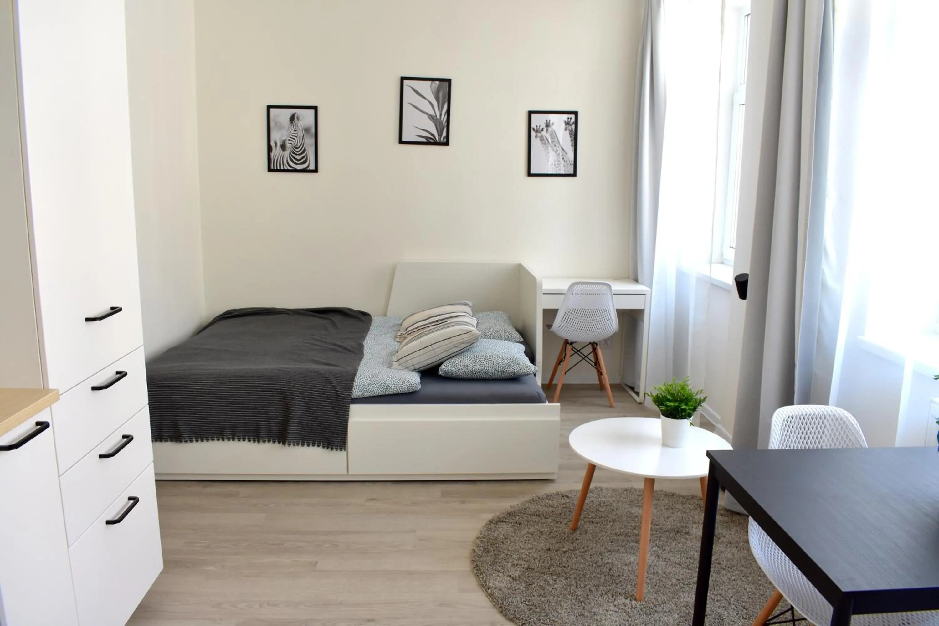 Bedroom, Bed in Seifert Residence