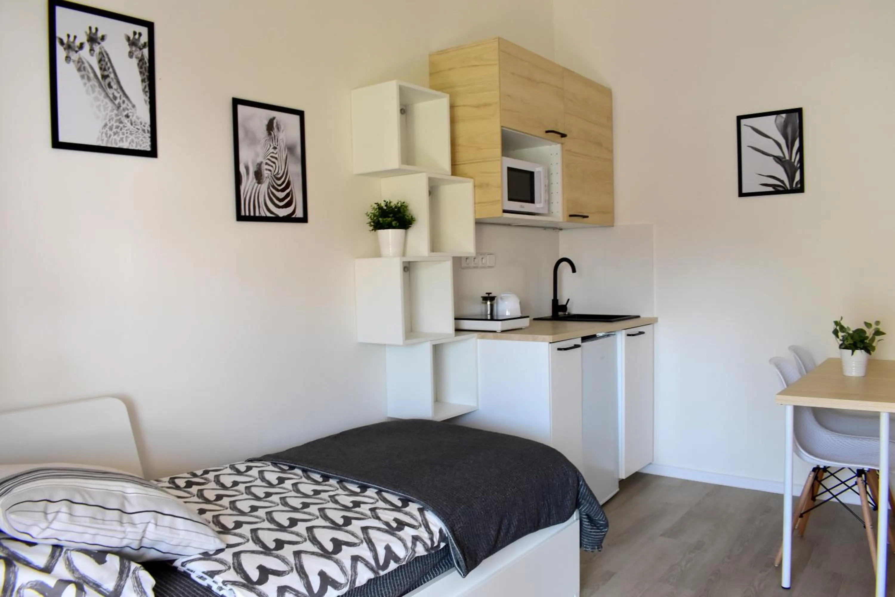 kitchen, Bed in Seifert Residence