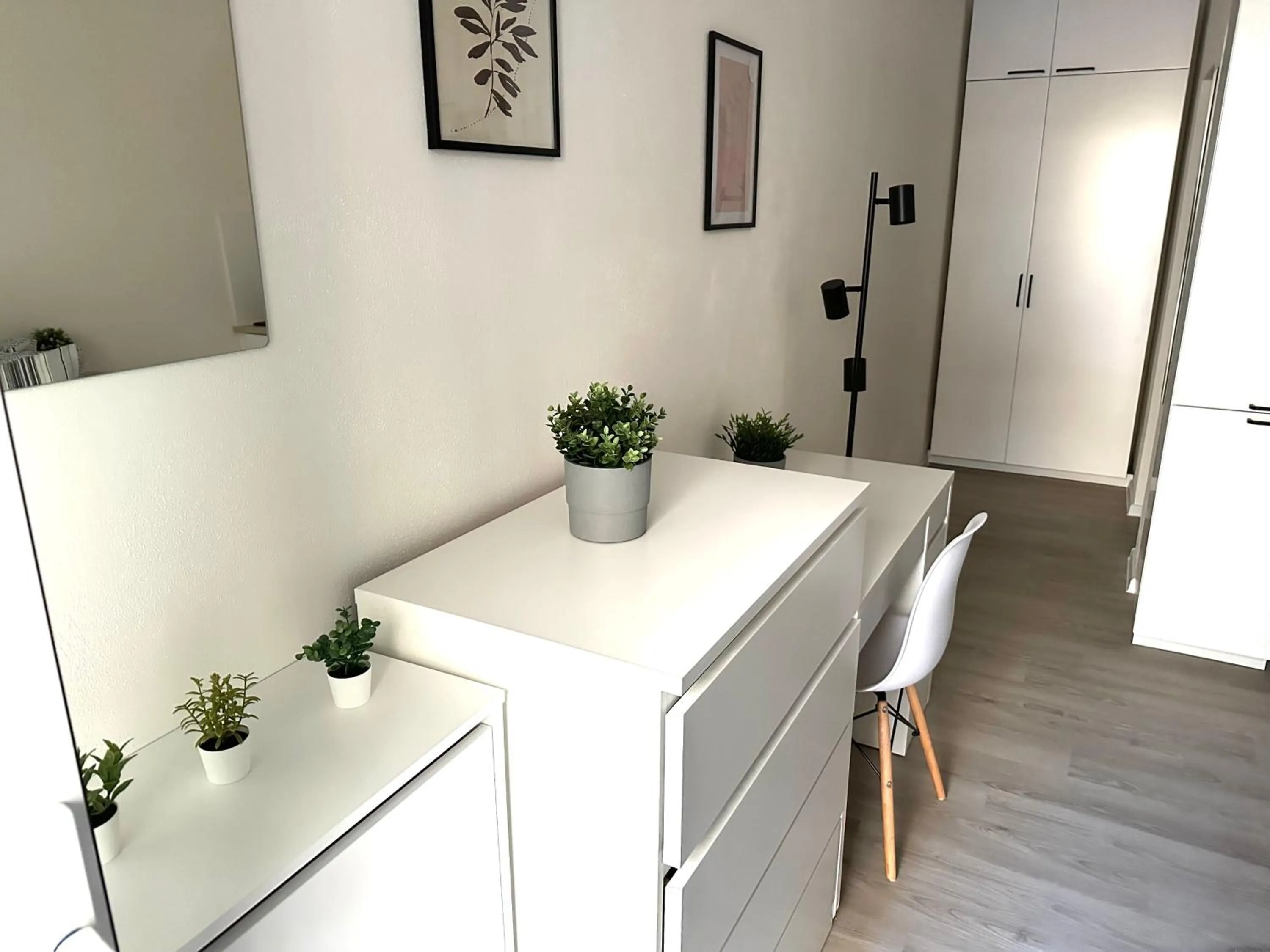 hair dresser in Seifert Residence