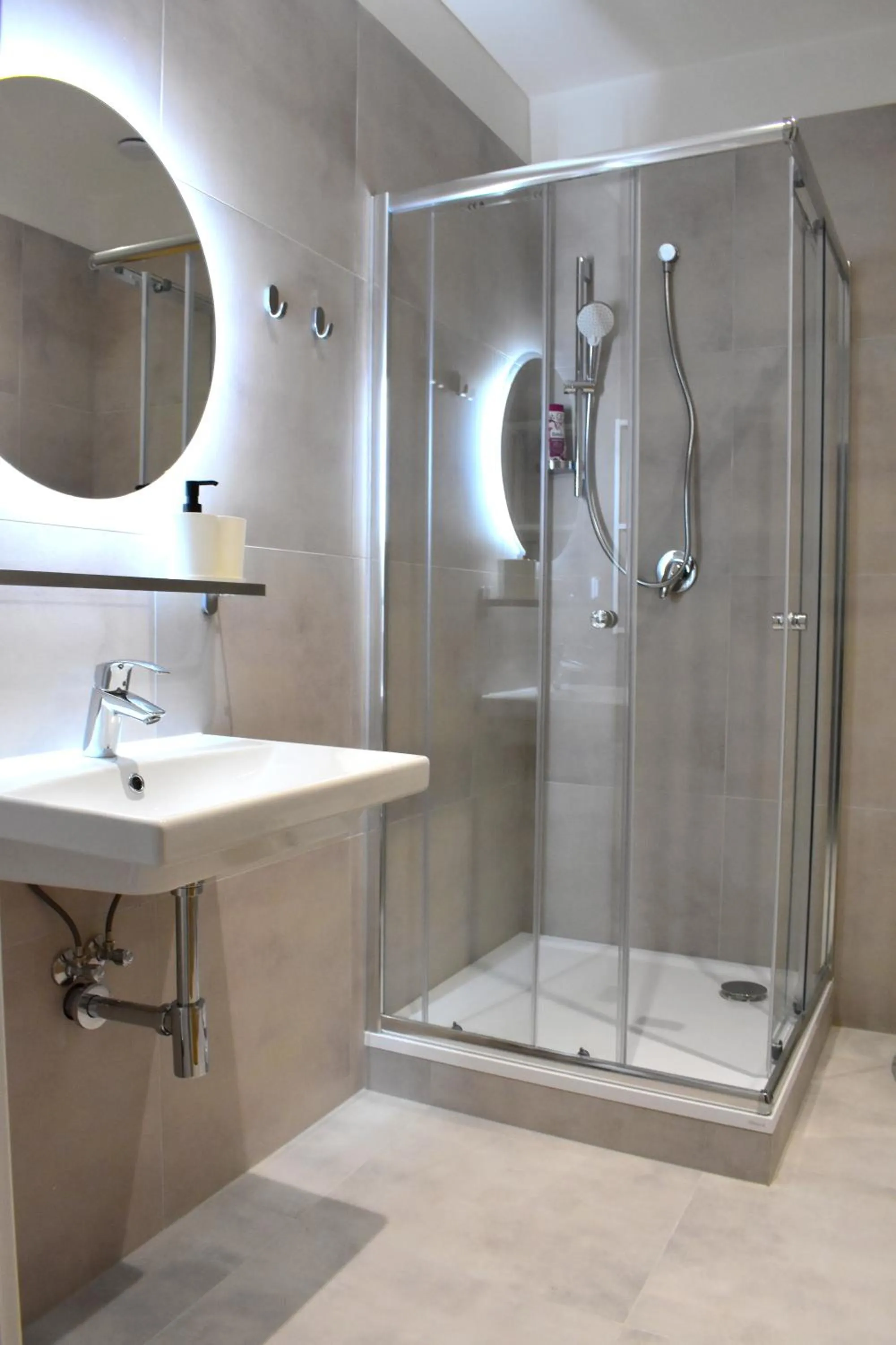 Shower in Seifert Residence