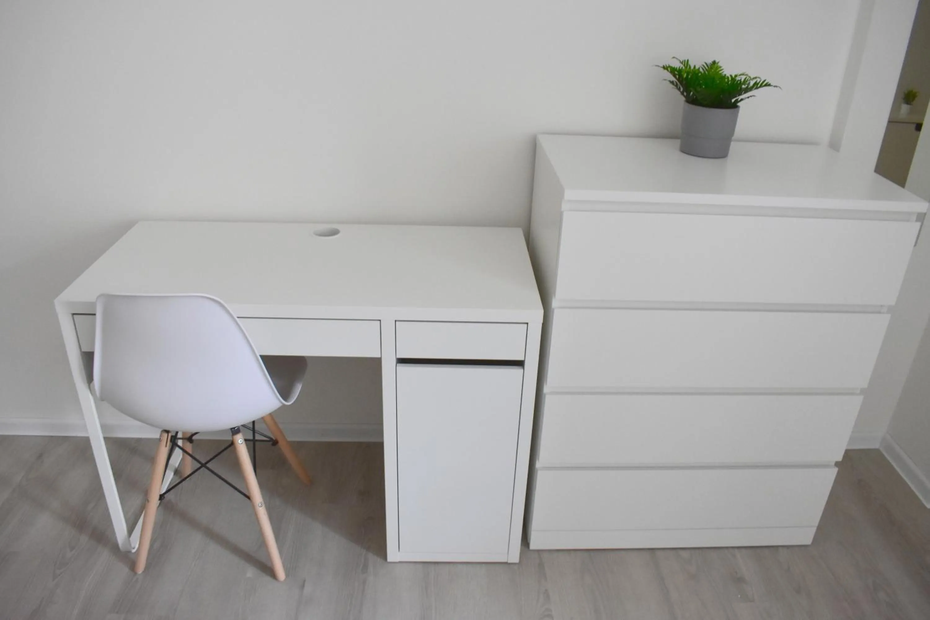 hair dresser in Seifert Residence