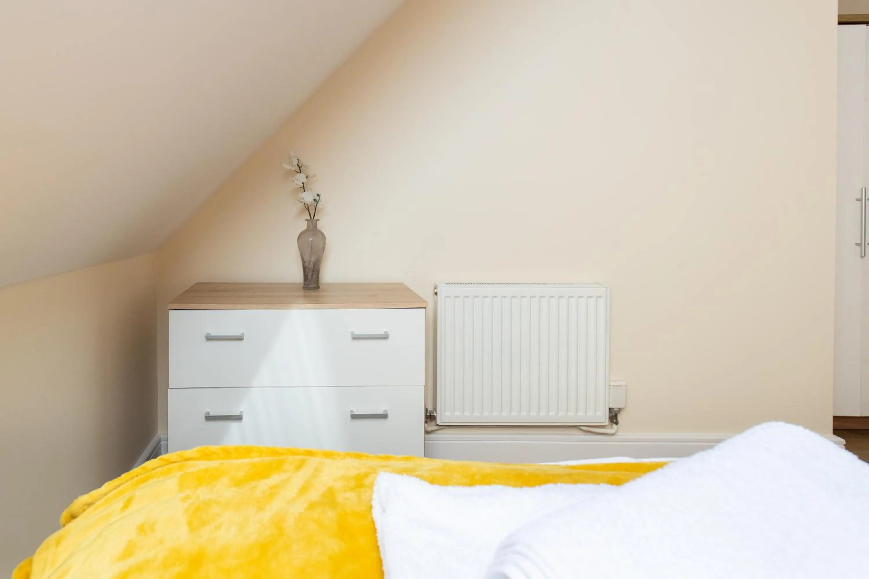 Bedroom, Bed in Velvet 1-bedroom penthouse, Clockhouse, Hoddesdon