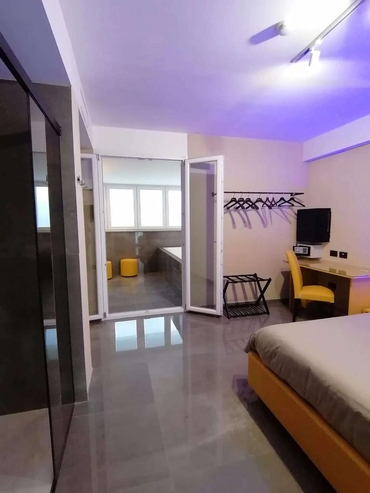 Photo of the whole room, Bed in Hotel XBusiness